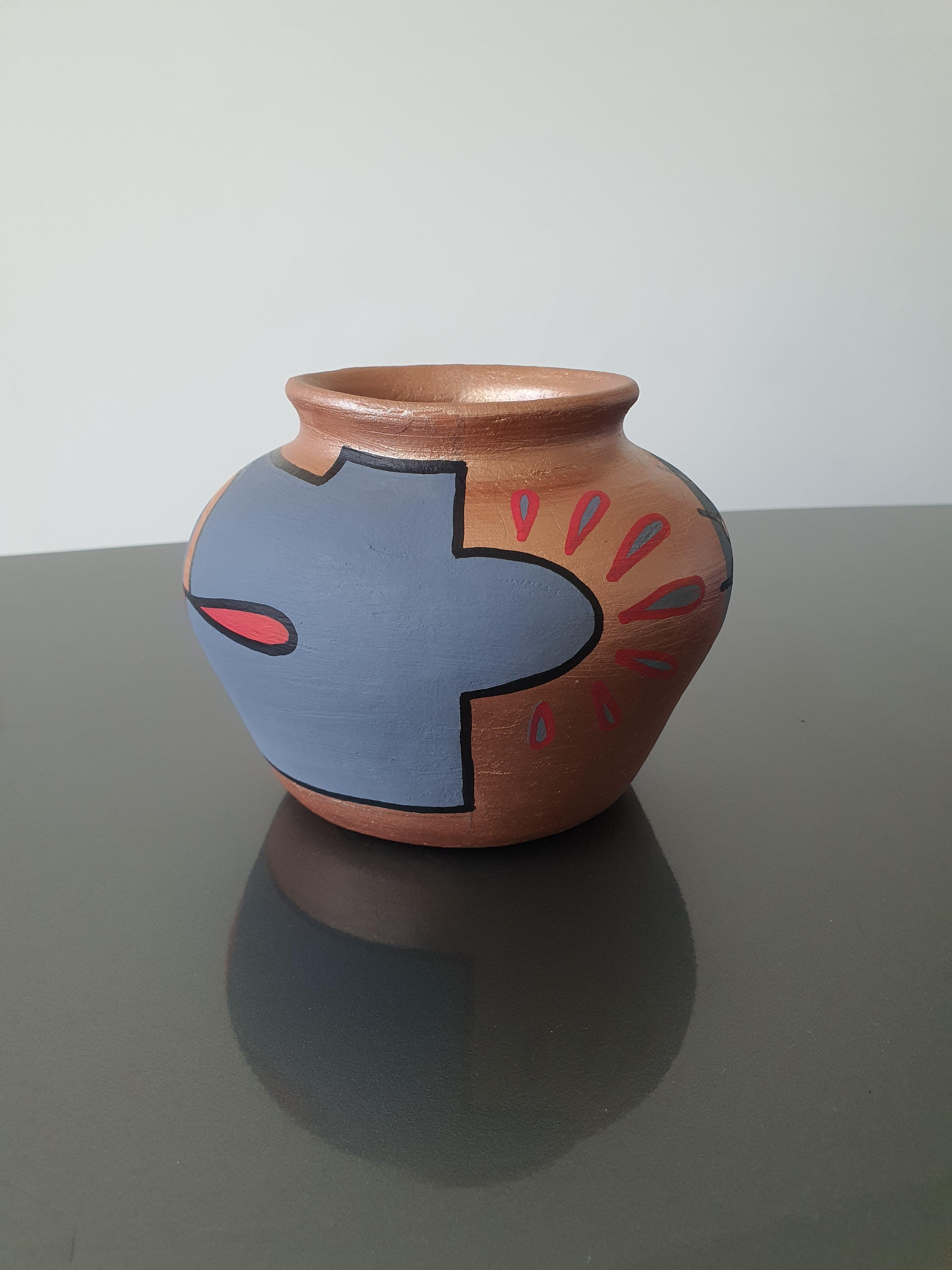 Intervention on lead-free clay pots is a project to enhance artisan work.

Silvino Lopeztovar
Born in Tlahuelilpan, Hidalgo, Mexico in 1970, Silvino Lopeztovar finished his professional design studies at the Universidad Nuevo Mundo in 1994. After