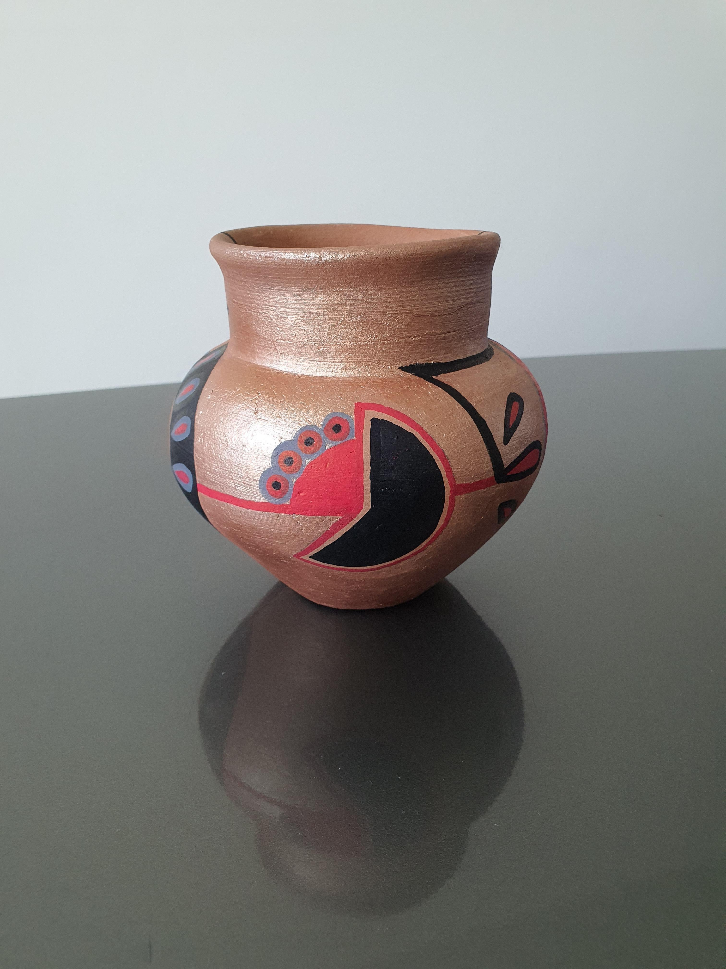 Intervention on lead-free clay pots is a project to enhance artisan work.

Silvino Lopeztovar
Born in Tlahuelilpan, Hidalgo, Mexico in 1970, Silvino Lopeztovar finished his professional design studies at the Universidad Nuevo Mundo in 1994. After