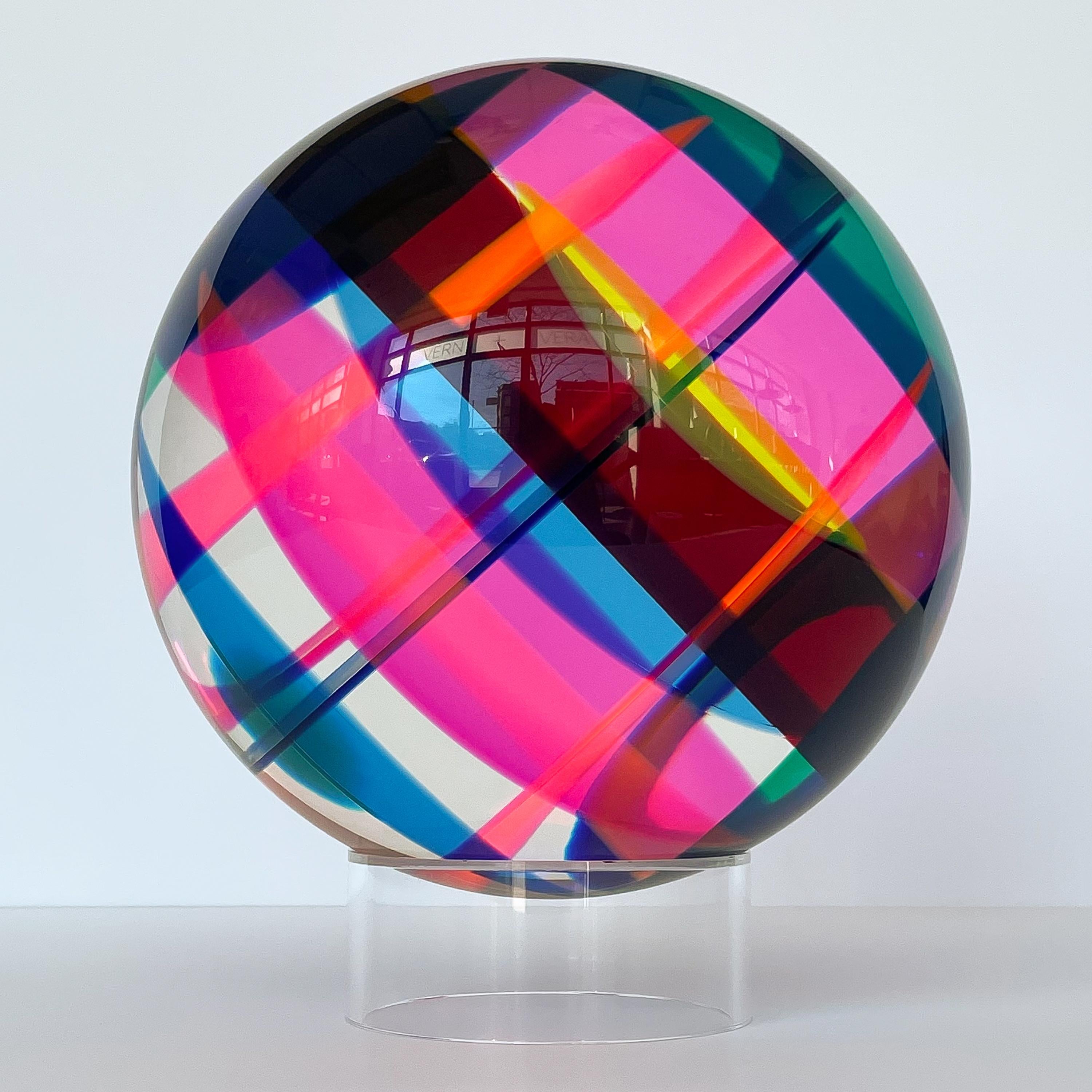 Scultura a sfera in acrilico di Vasa Mihich 1