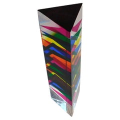 Sculpture de table triangulaire en acrylique multicolore Vasa Mihich - 2018