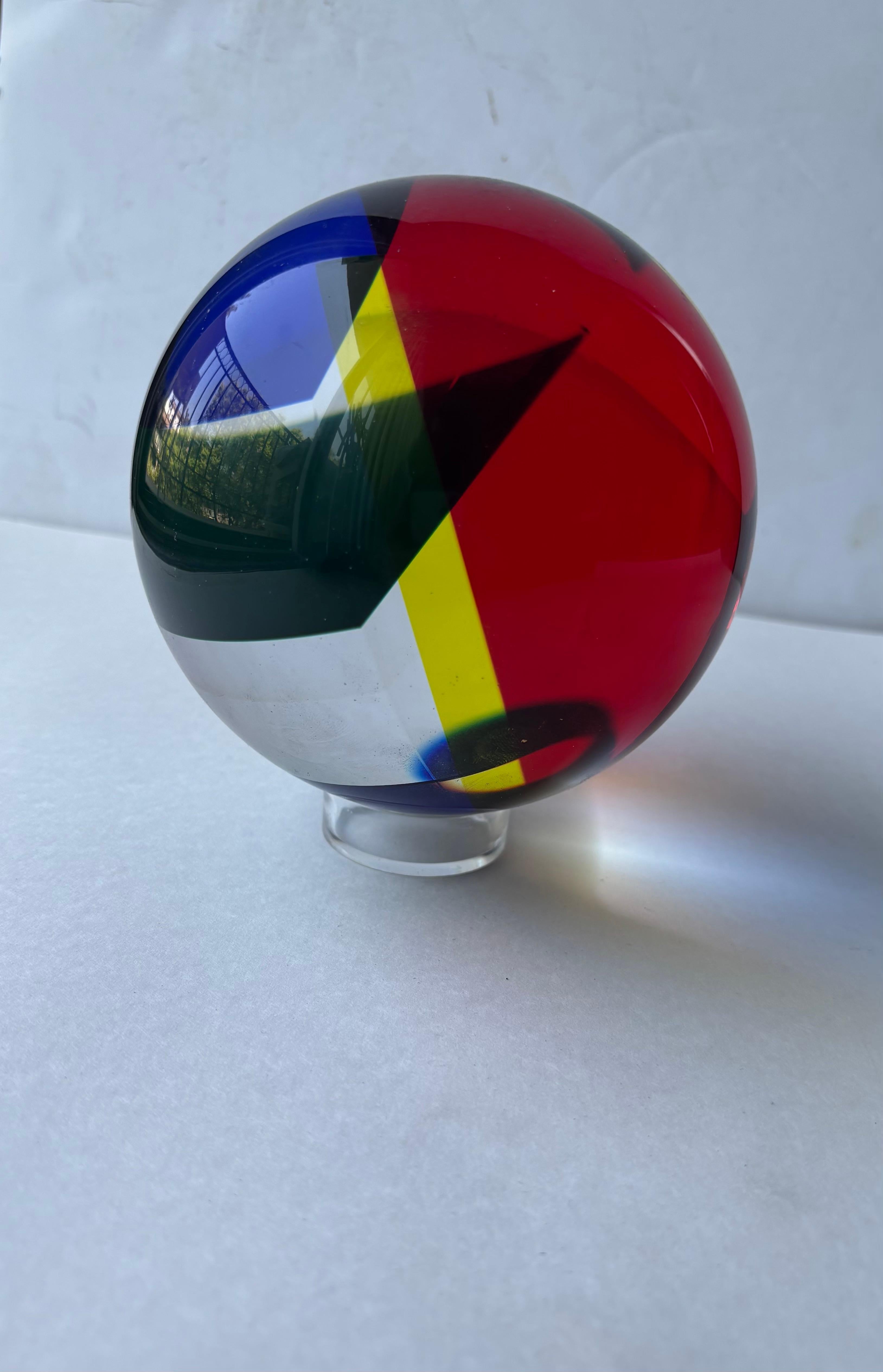 Vasa Velizar Mihich acrylique sphère / Ball and Ball sculpture abstraite avec support, signé en vente 2