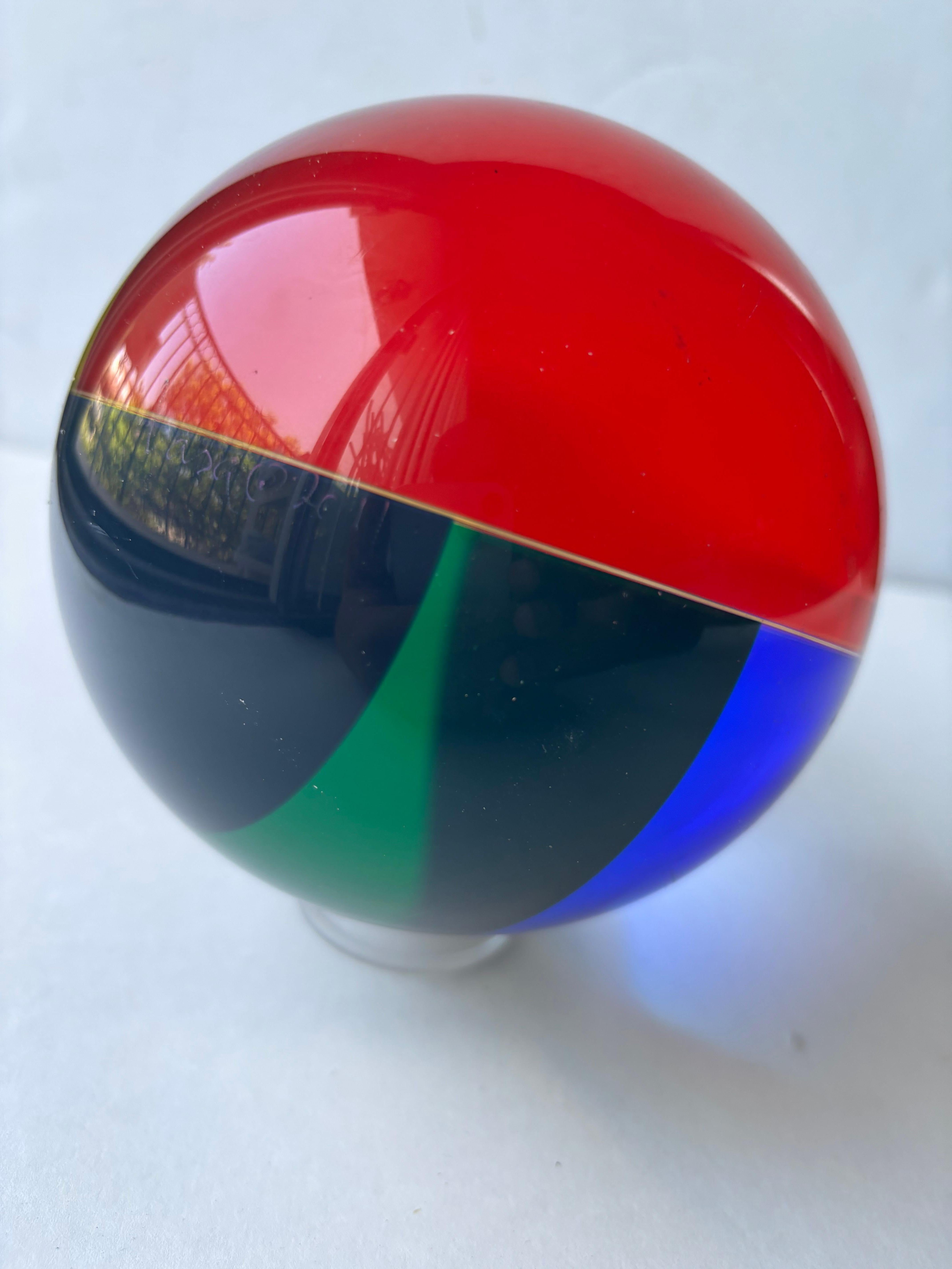 Vasa Velizar Mihich acrylique sphère / Ball and Ball sculpture abstraite avec support, signé en vente 3