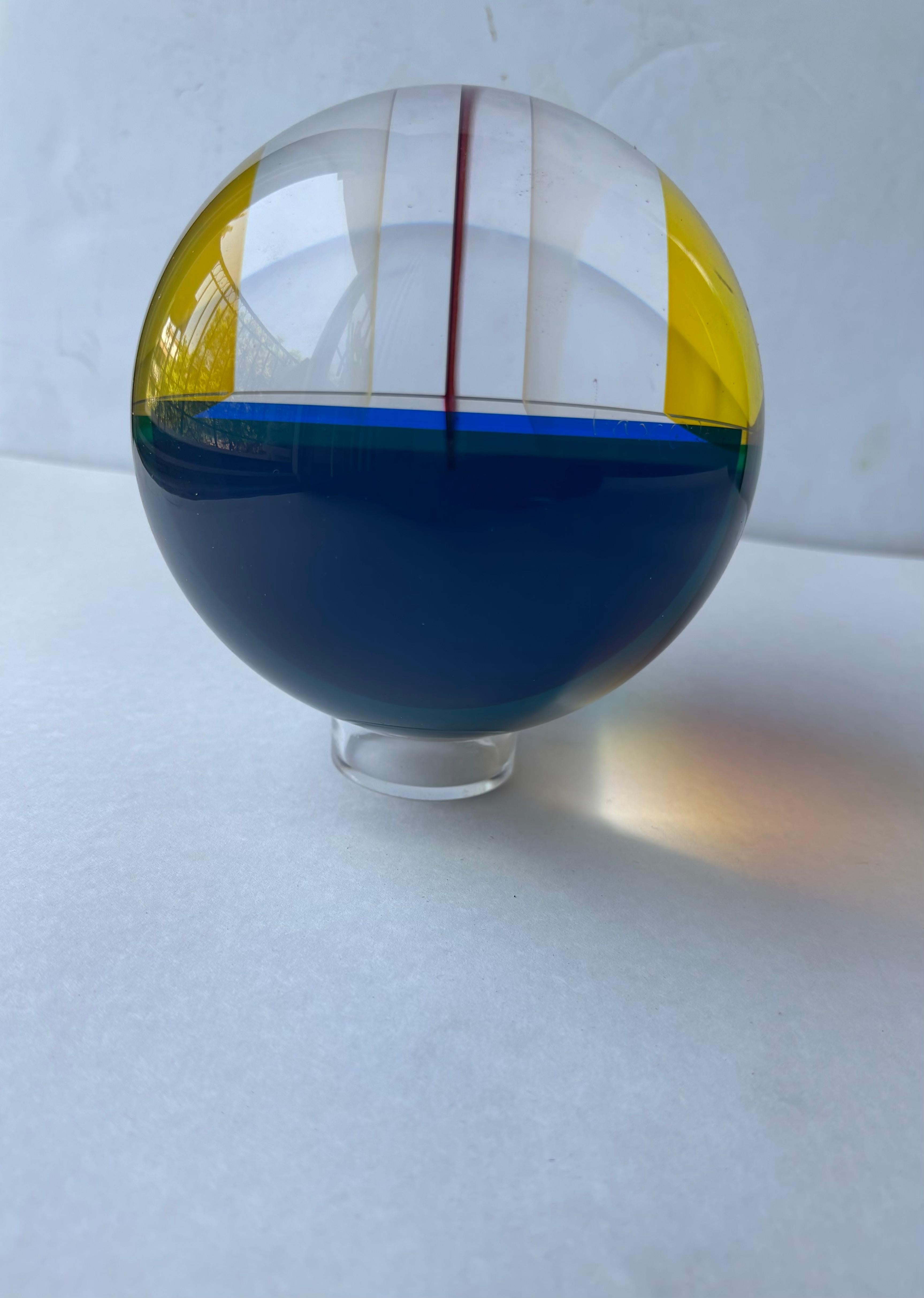 Vasa Velizar Mihich acrylique sphère / Ball and Ball sculpture abstraite avec support, signé en vente 1
