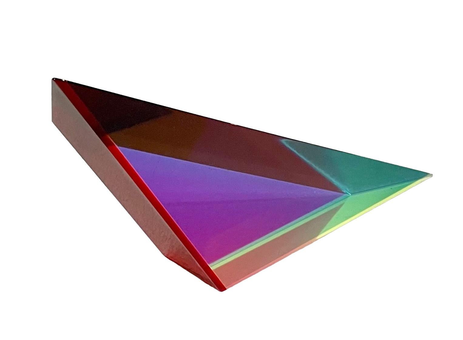 Sculpture triangulaire colorée en acrylique stratifié en lucite signée à la main et datée de 1993 en vente 16