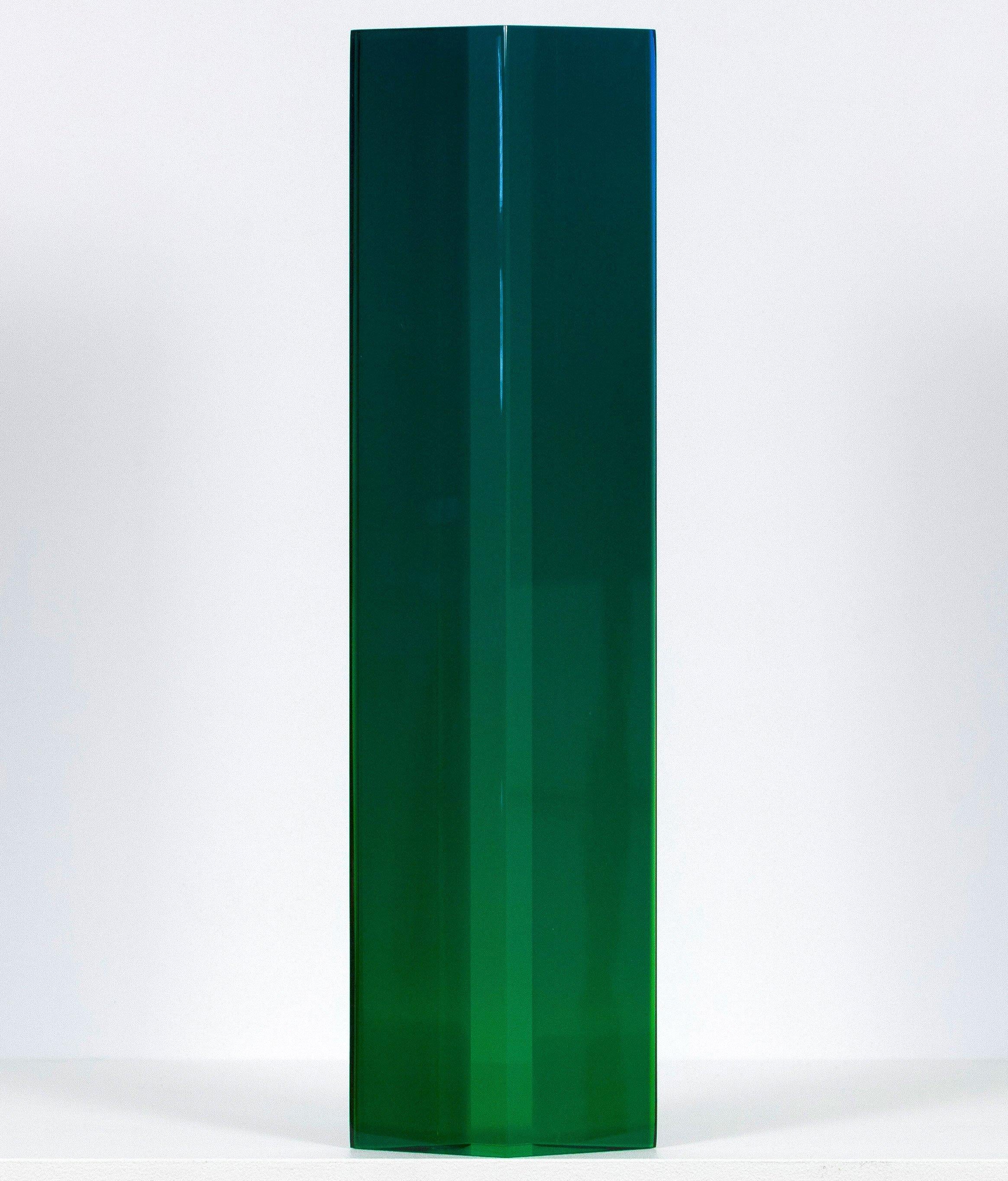Parallélogramme de Jade - Contemporain Sculpture par Vasa Velizar Mihich