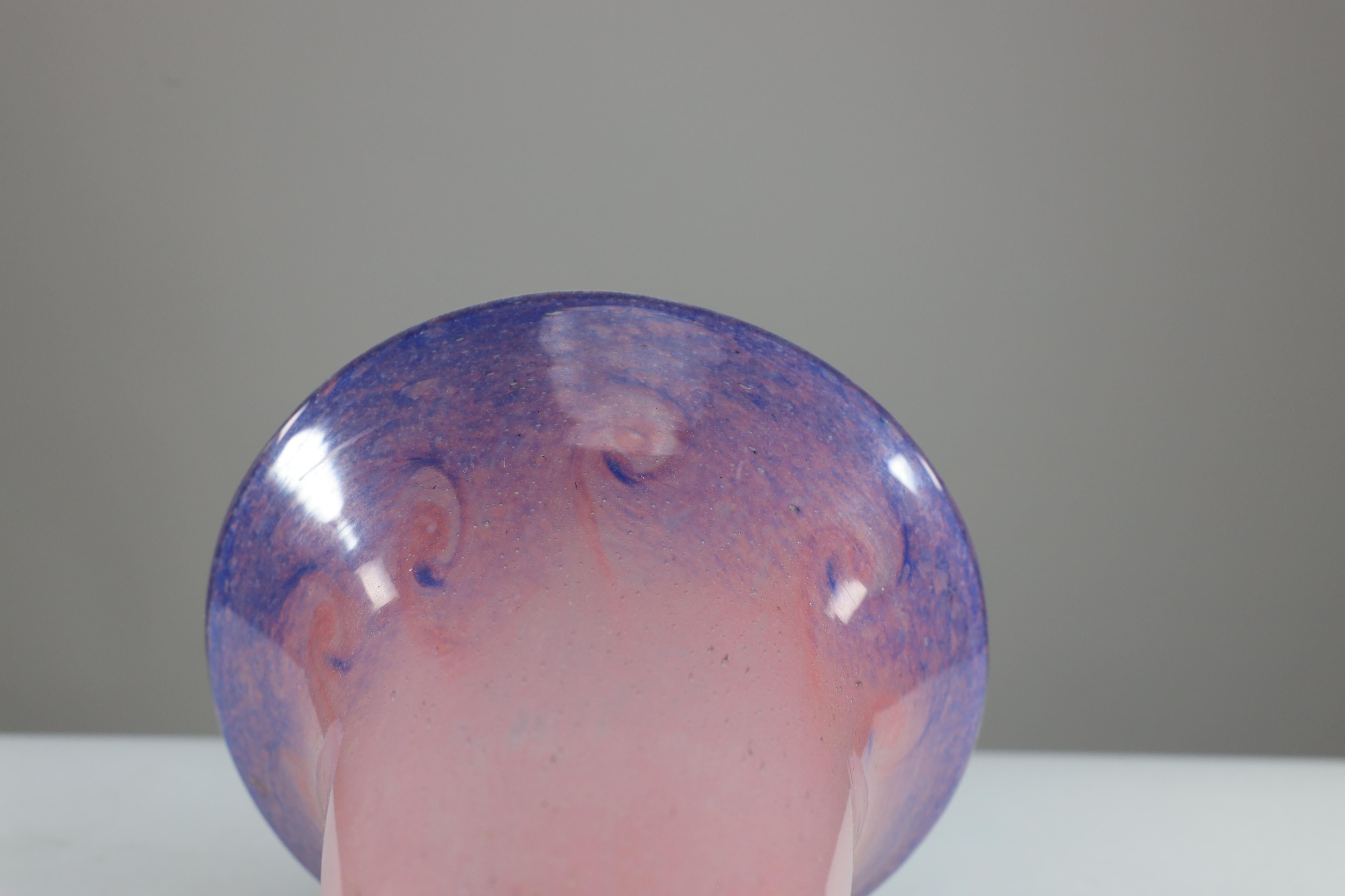 Vasart. An iridescent pink and blue swirl glass vase For Sale 3