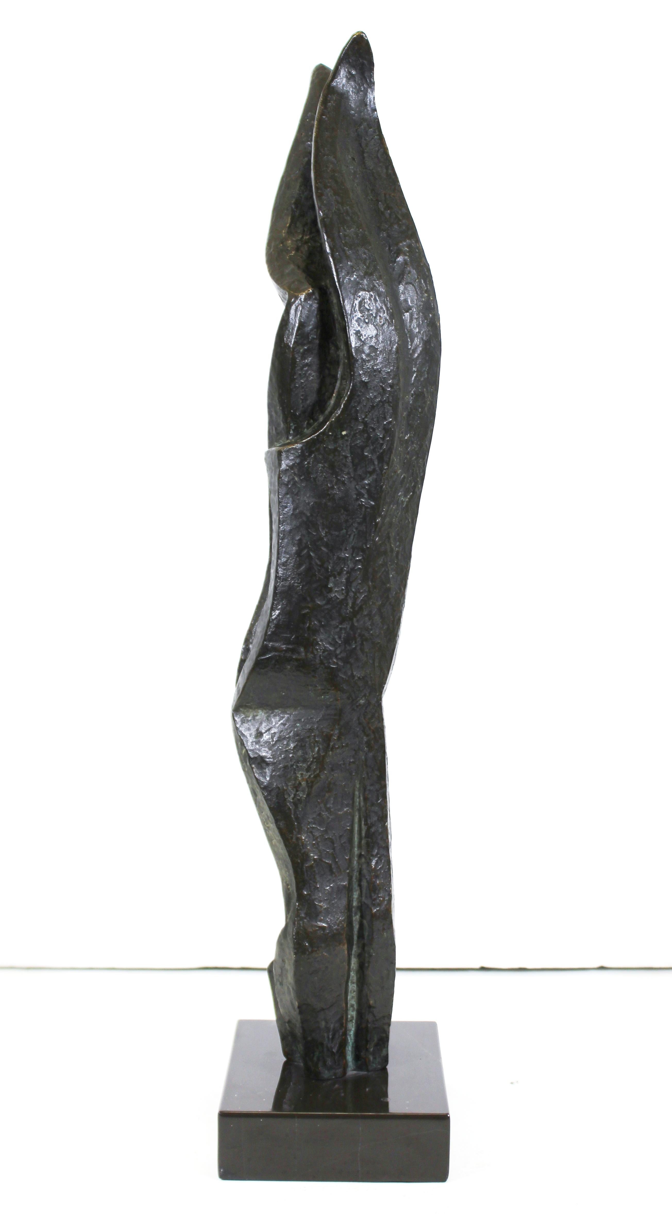 Abstrakte moderne Bronzeskulptur eines sich umarmenden Paares von Pereira da Conceio im Angebot 2