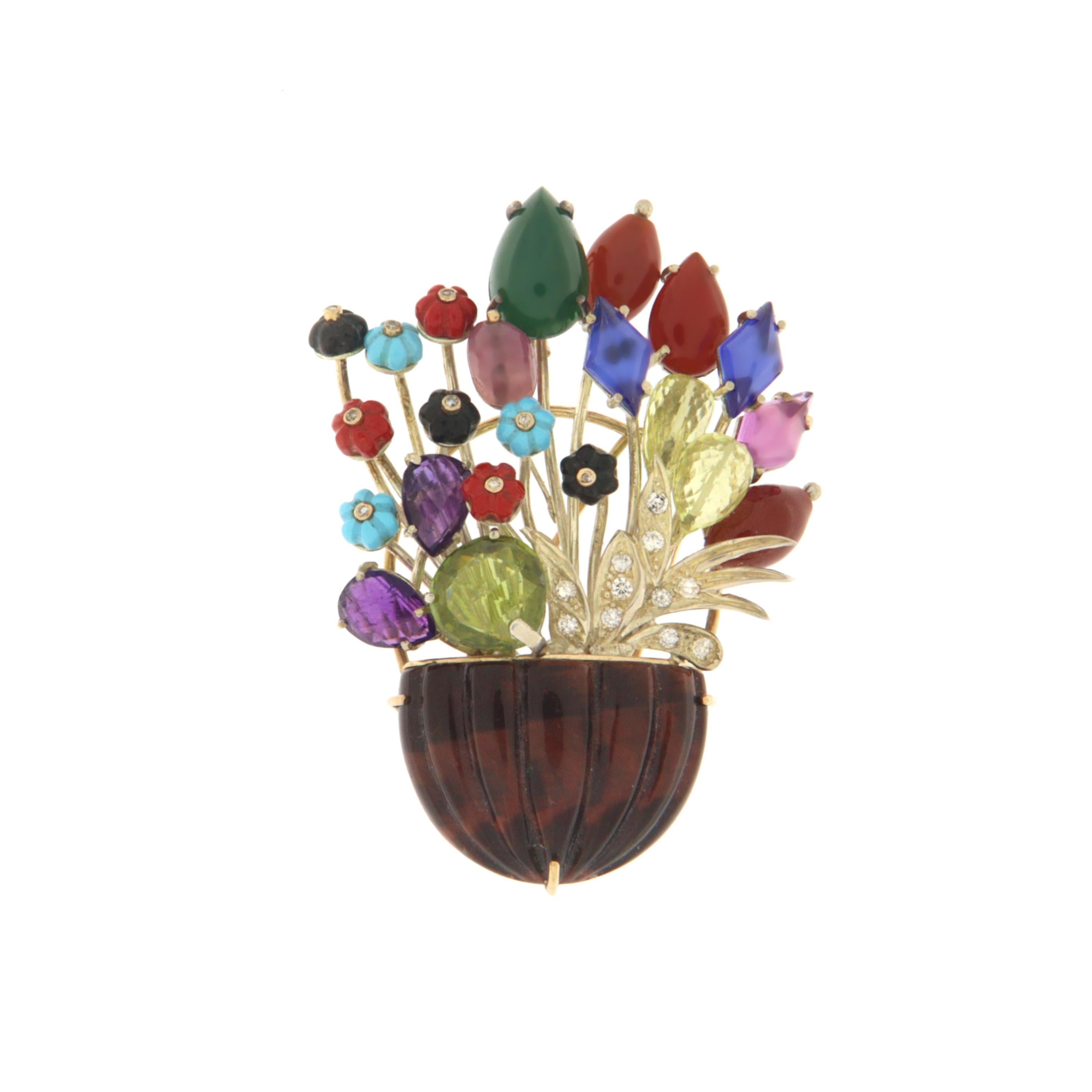 For any problems related to some materials contained in the items that do not allow shipping and require specific documents that require a particular period, please contact the seller with a private message to solve the problem.
Vase brooch in 14