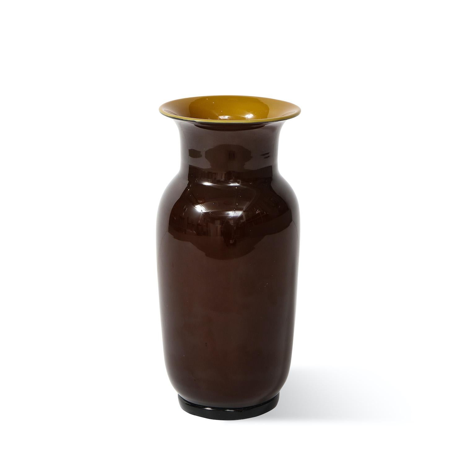 Mid-Century Modern Vase #3315 by Tomaso Buzzi for Venini For Sale