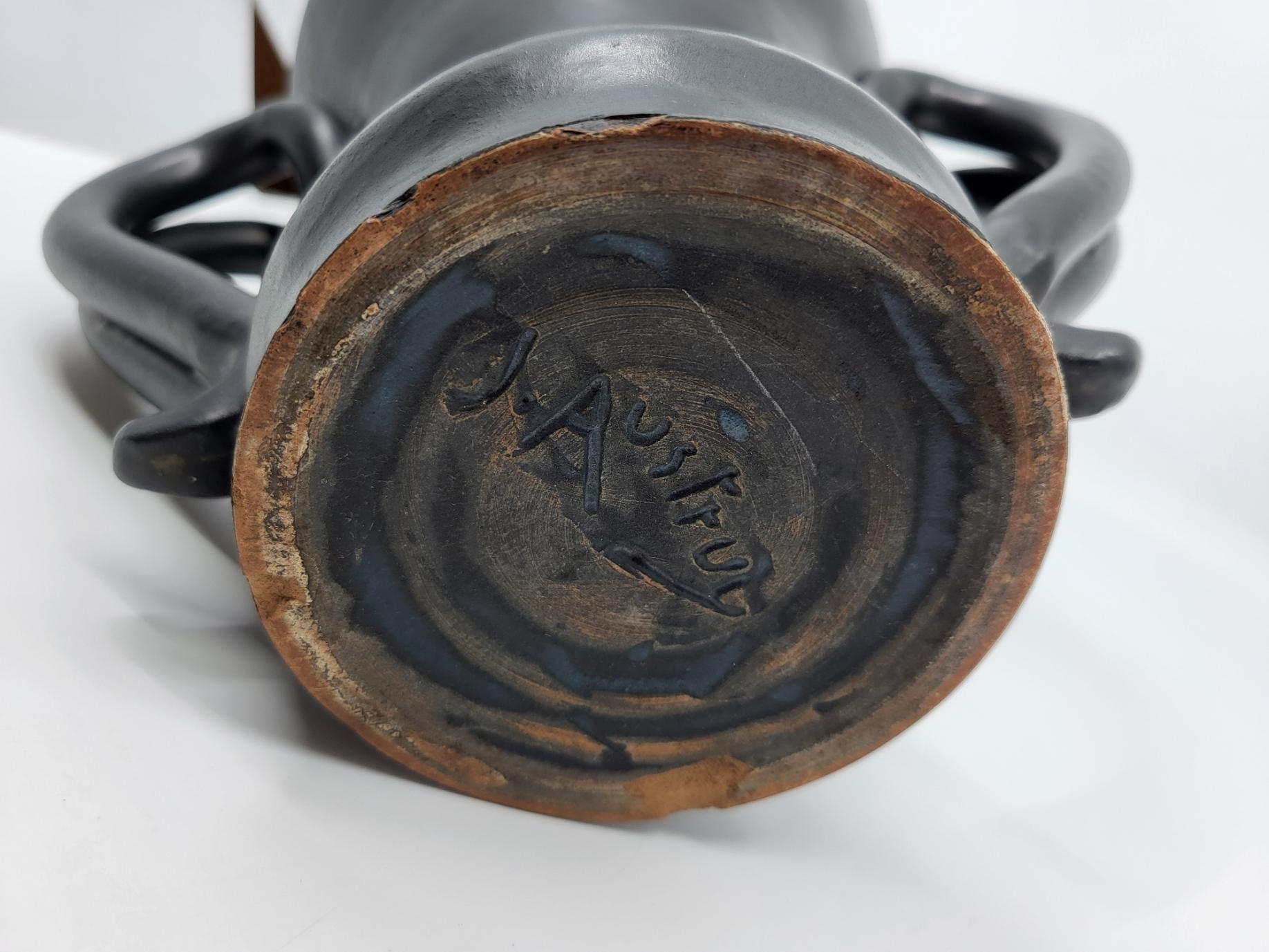Vase à oreilles Jean Austruy en céramique noire Francais 1950 French Riviera For Sale 6