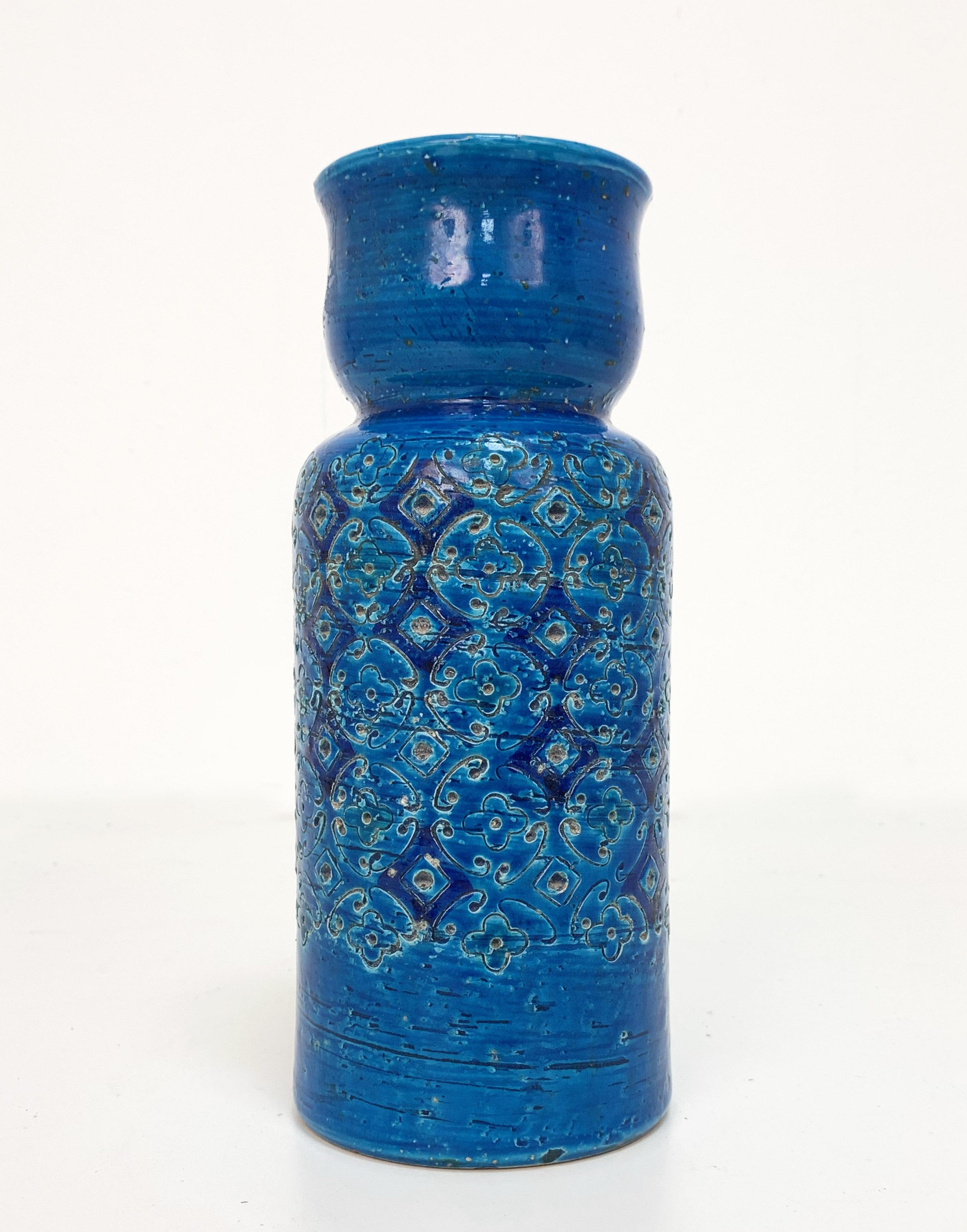 Vase Rimini blue, blue glazed terracotta ceramic design by Aldo Londi and manufactured by Bitossi. Handcrafted in Italy with hand-carved geometric design and in a glazed vibrant turquoise and cobalt blue, Italy, 1950s-1960s.