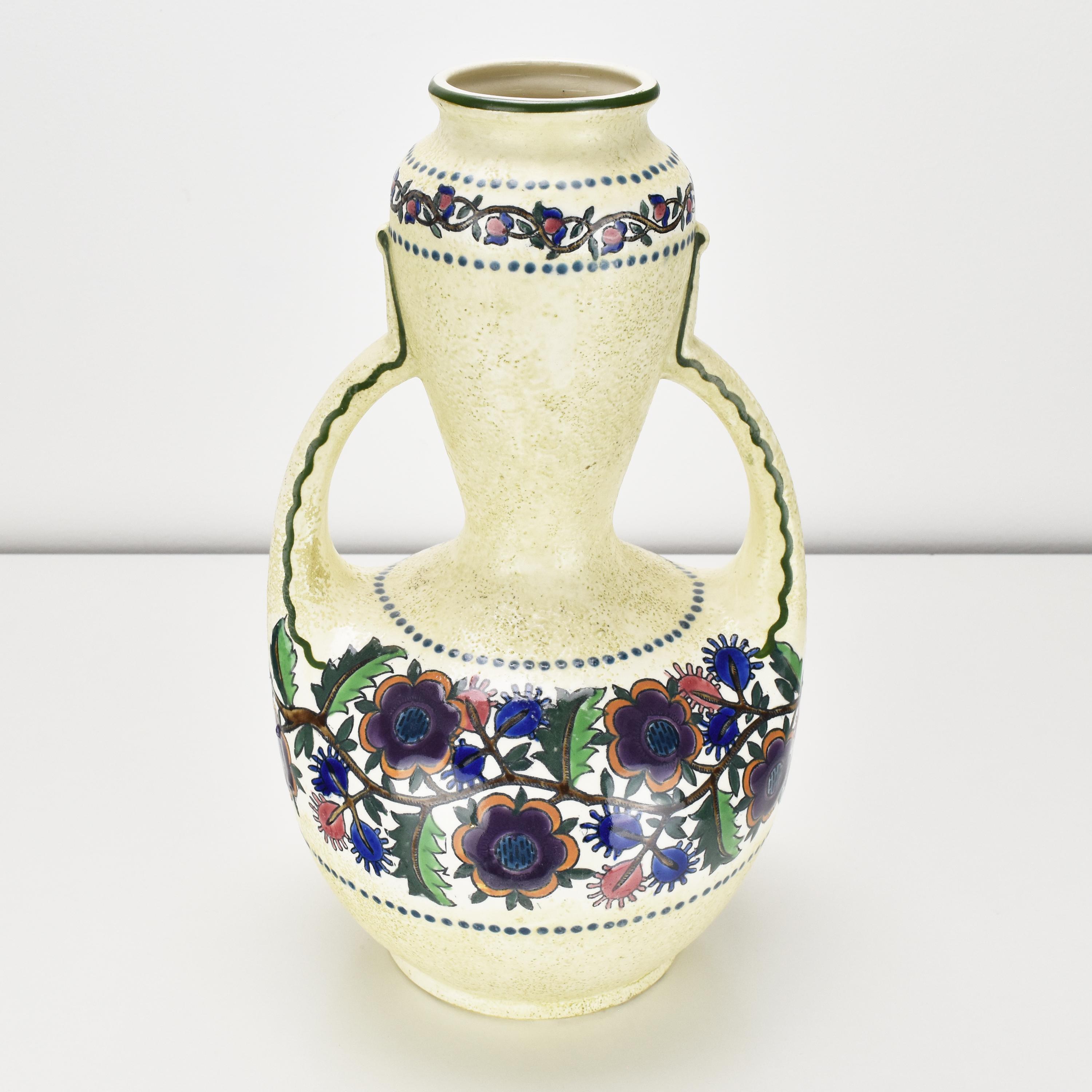 Vase Amphora Autriche Art Nouveau Bohemia Teplitz Ceramics Secessionist Bon état - En vente à Bad Säckingen, DE