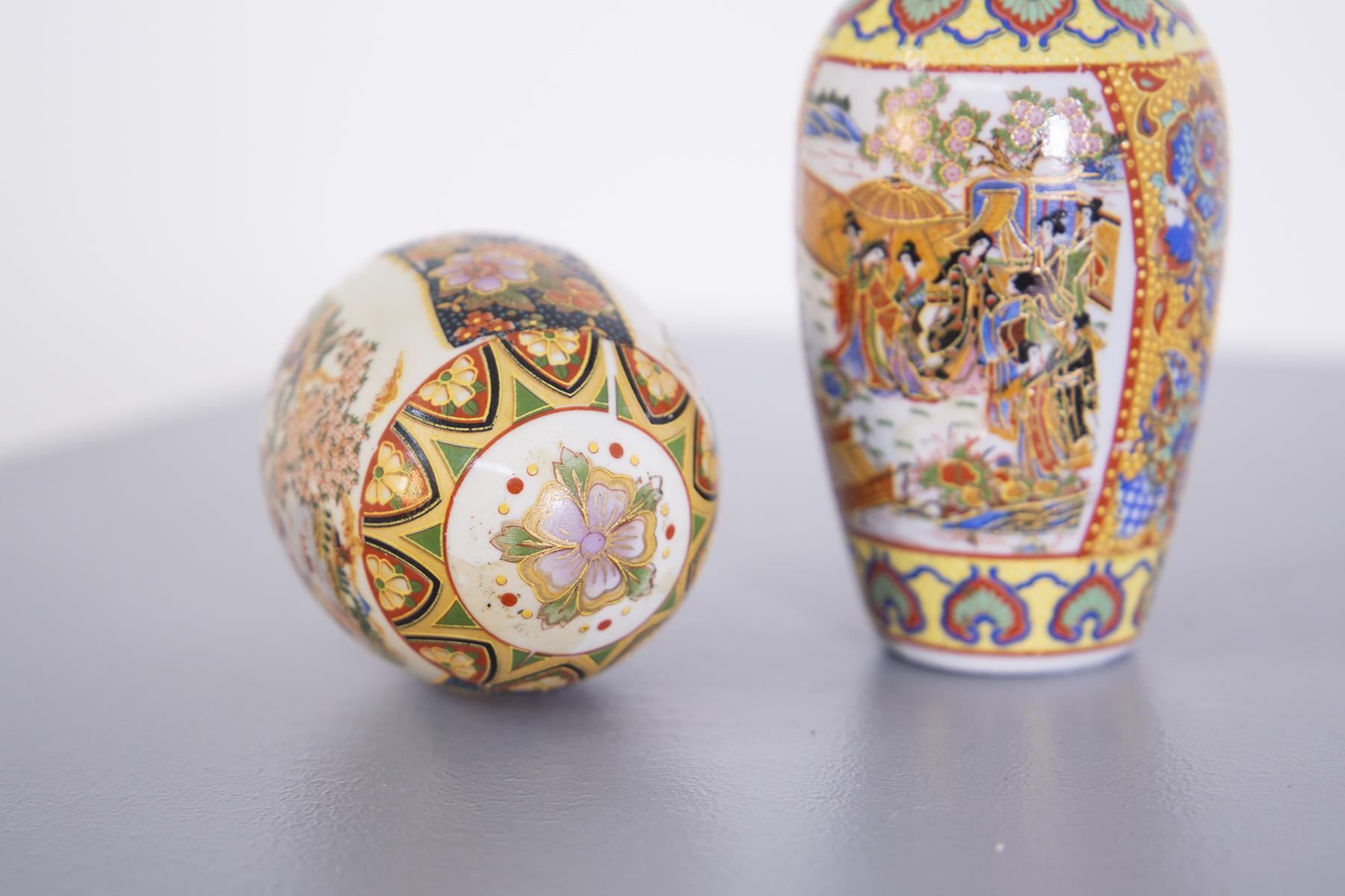 Beautiful Chinese porcelain set in Chinese art from the early 1900s.
The set consists of a porcelain vase and egg and are beautifully hand painted, depicting scenes of Chinese daily life of the period.
The ornamental Chinese Porcelain set is ideal