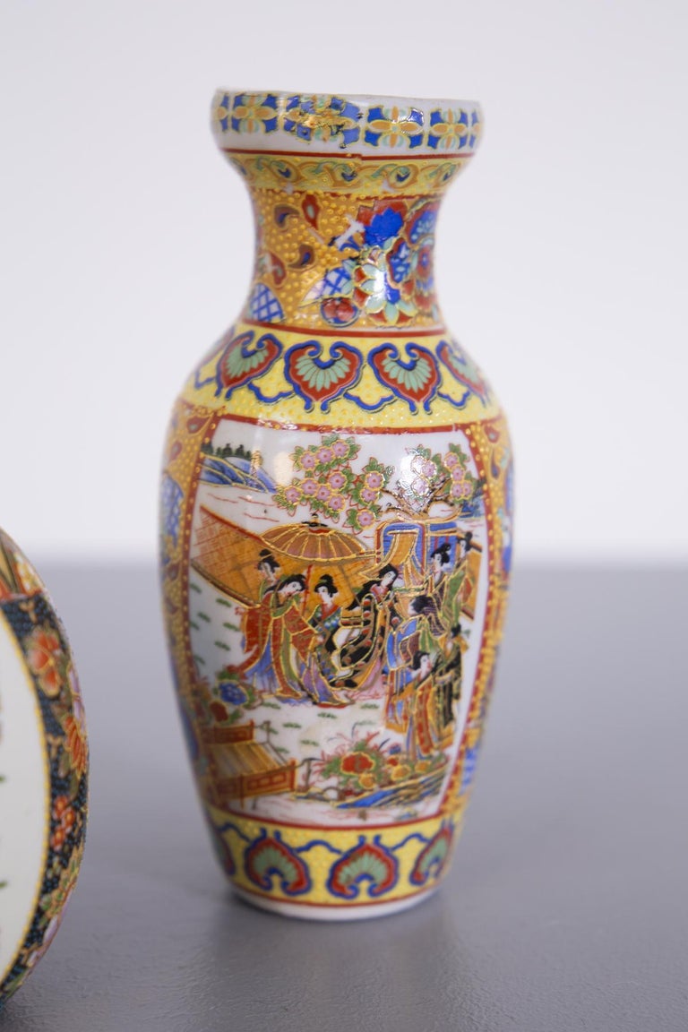 Vase and Egg in Chinese Porcelain For Sale at 1stDibs