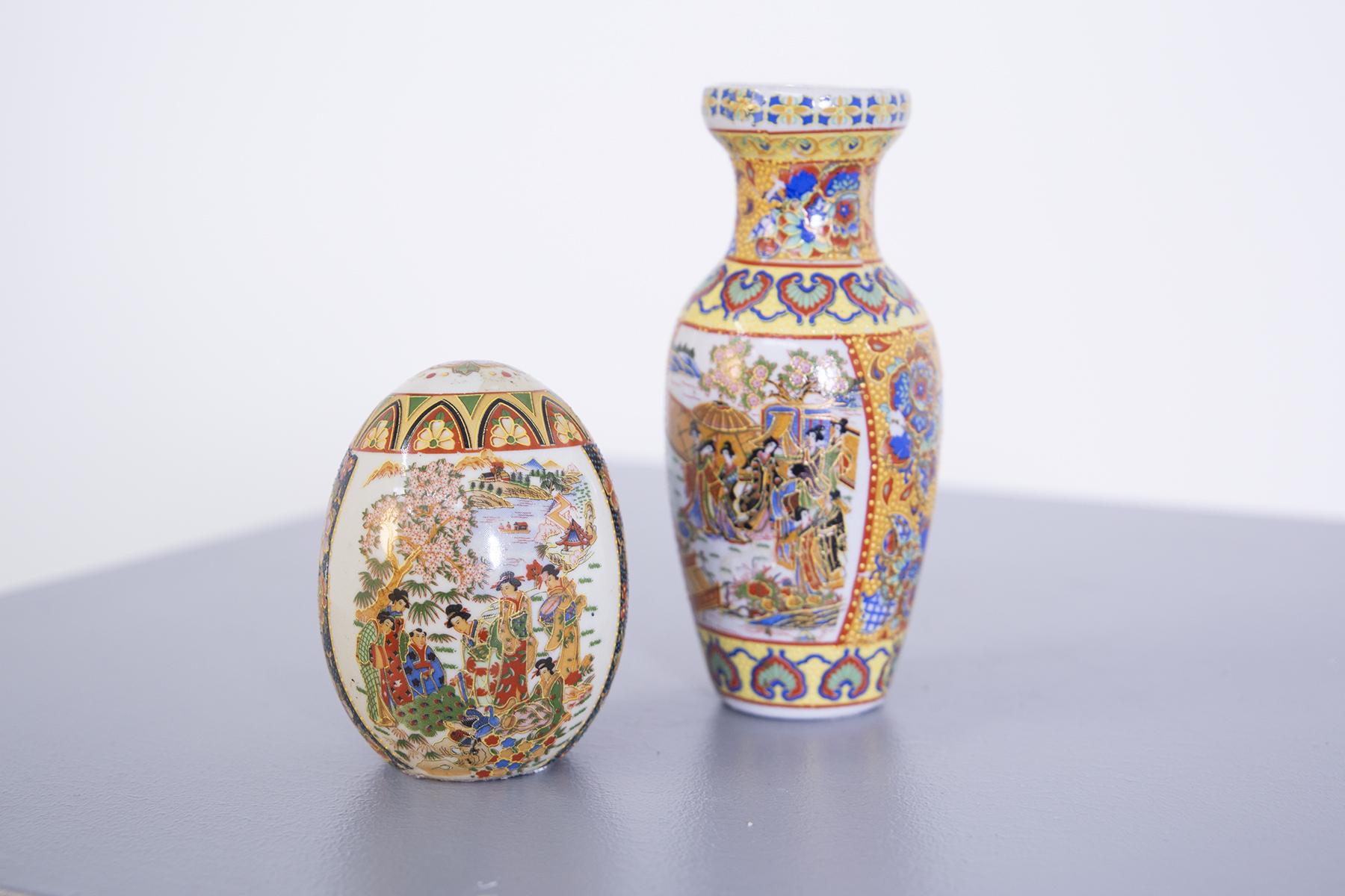 Chinese Export Vase and Egg in Chinese Porcelain For Sale