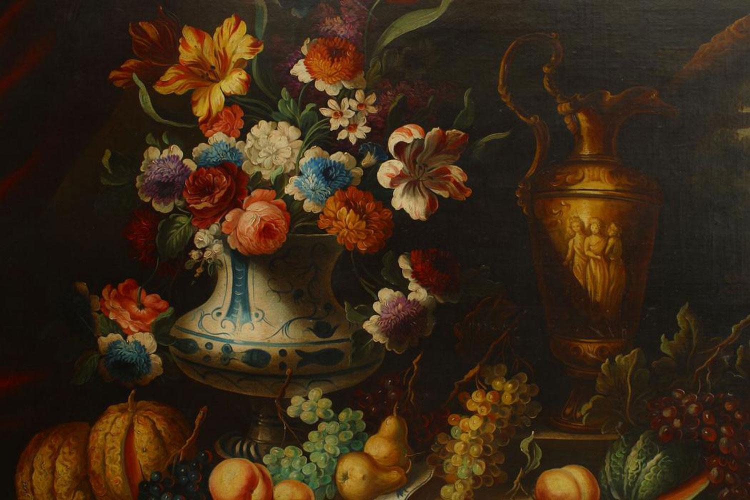 Vergoldetes, gerahmtes Ölgemälde mit einem Stillleben einer Vase und eines Kruges mit Früchten und Blumen.