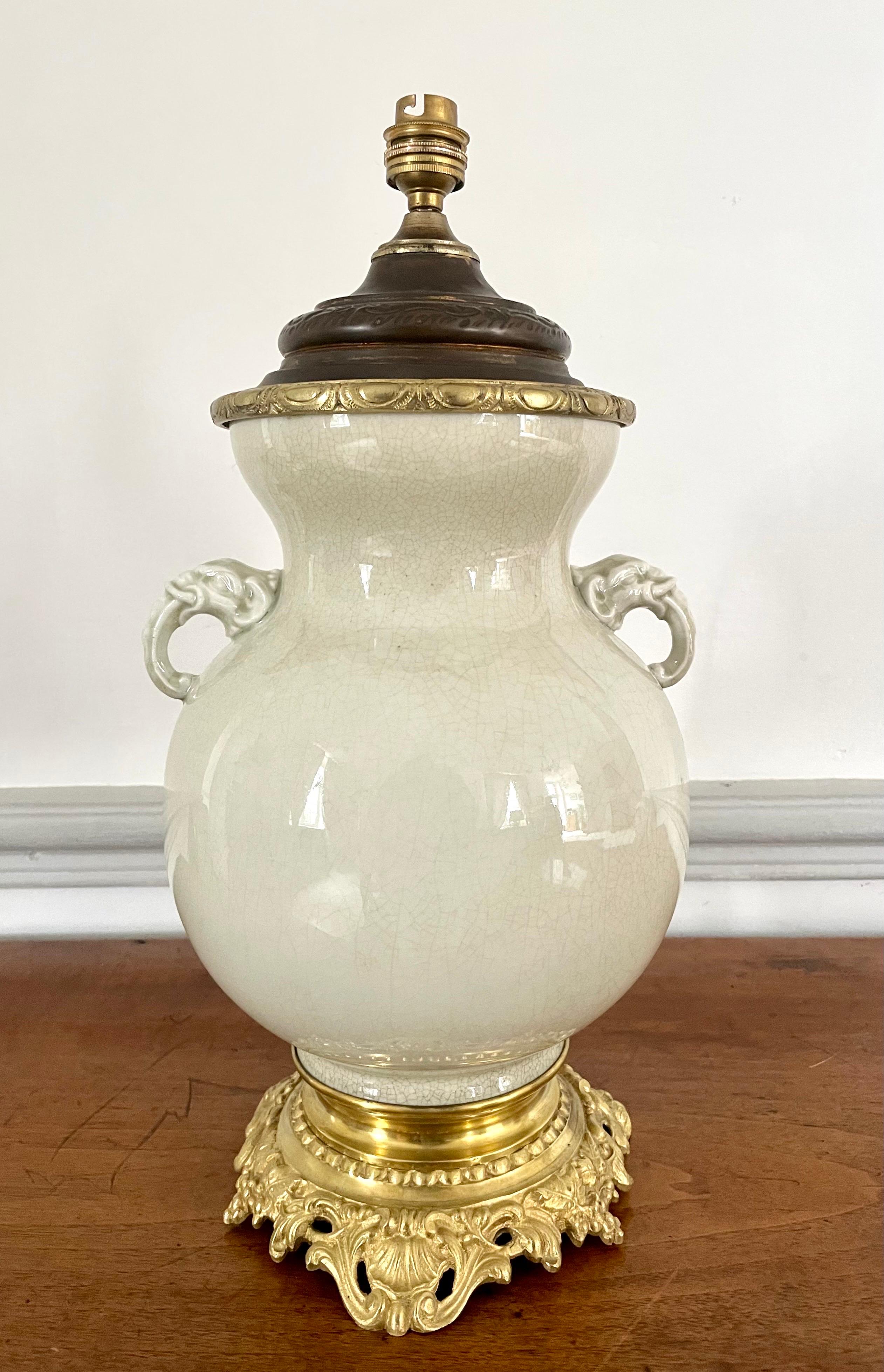 Very beautiful Chinese porcelain vase with cracked glaze with 2 handles in the shape of elephant heads from the Qing Dynasty, mounted as a lamp at the end of the 19th century with a very beautiful Louis XV style frame in gilded and chiseled