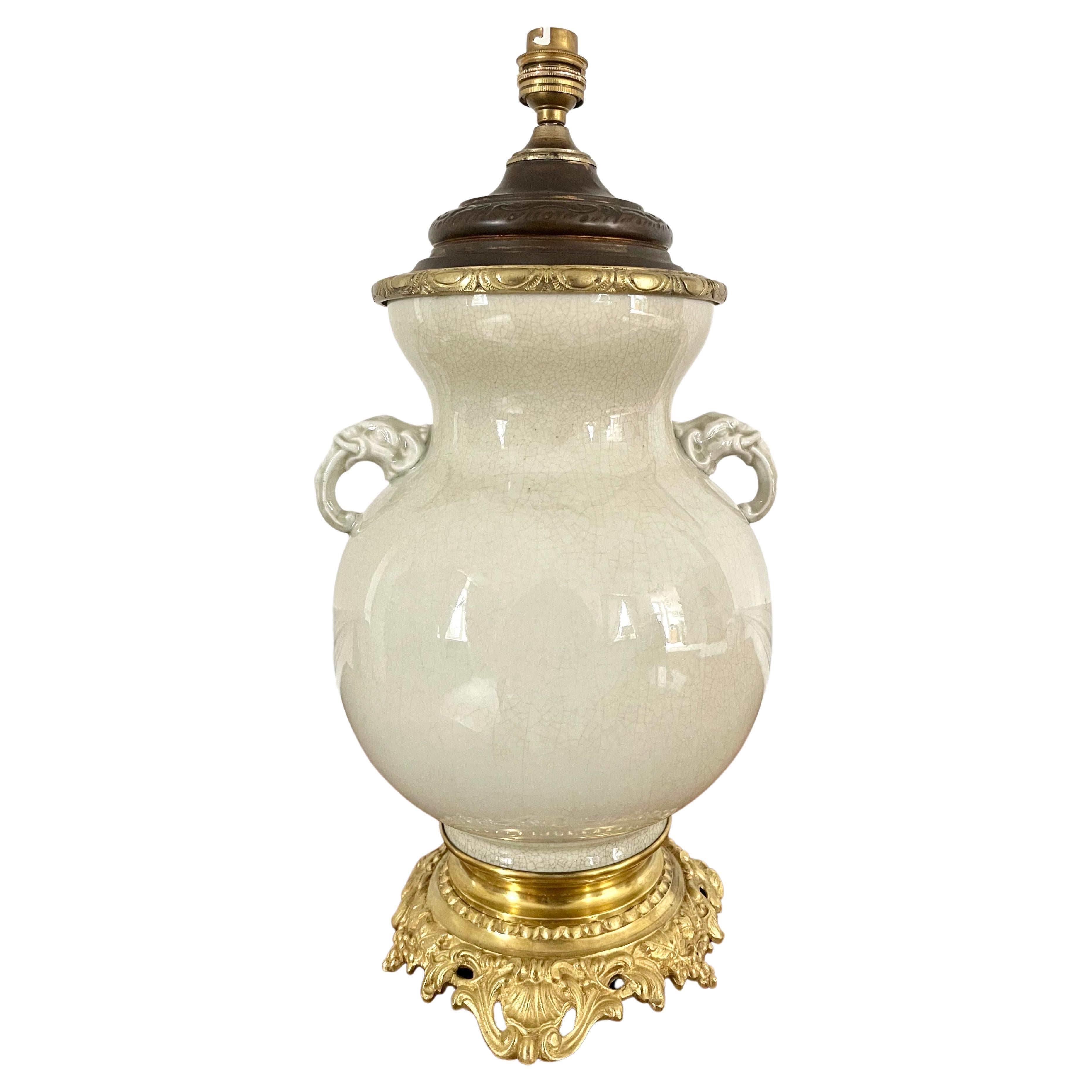 Jarrón y lámpara de porcelana china esmaltada agrietada Marfil blanco, Qing, China S. XIX