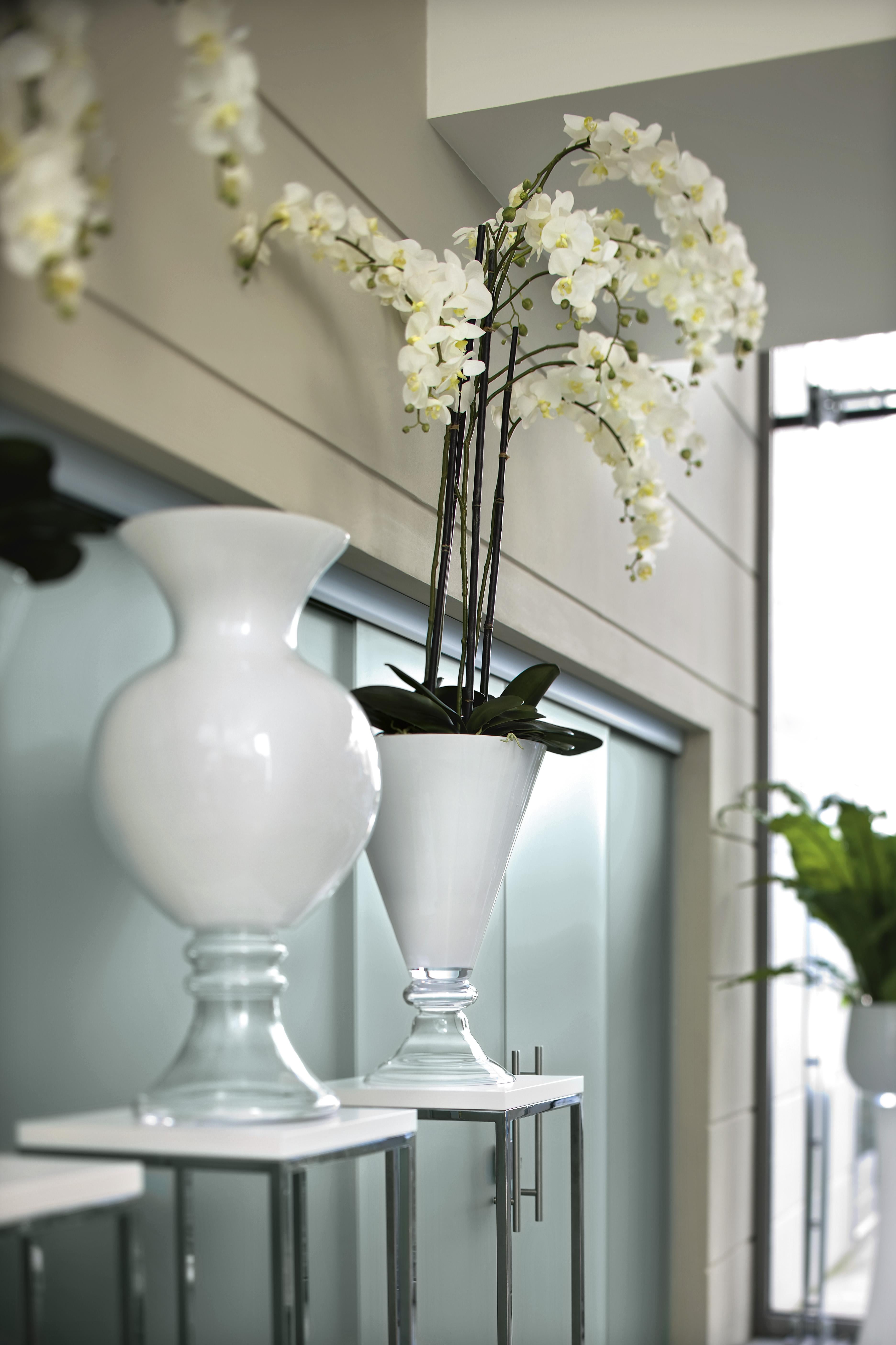 Modern Vase Ann White, in Glass, Italy For Sale
