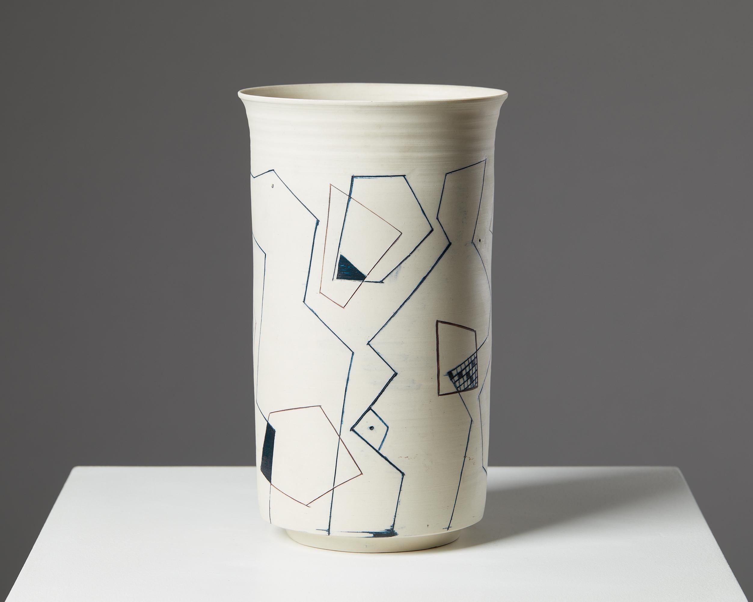 Vase, anonymous,
Denmark, 1960s.
Stoneware.

Signed.

Measures: Height: 25 cm / 9 3/4