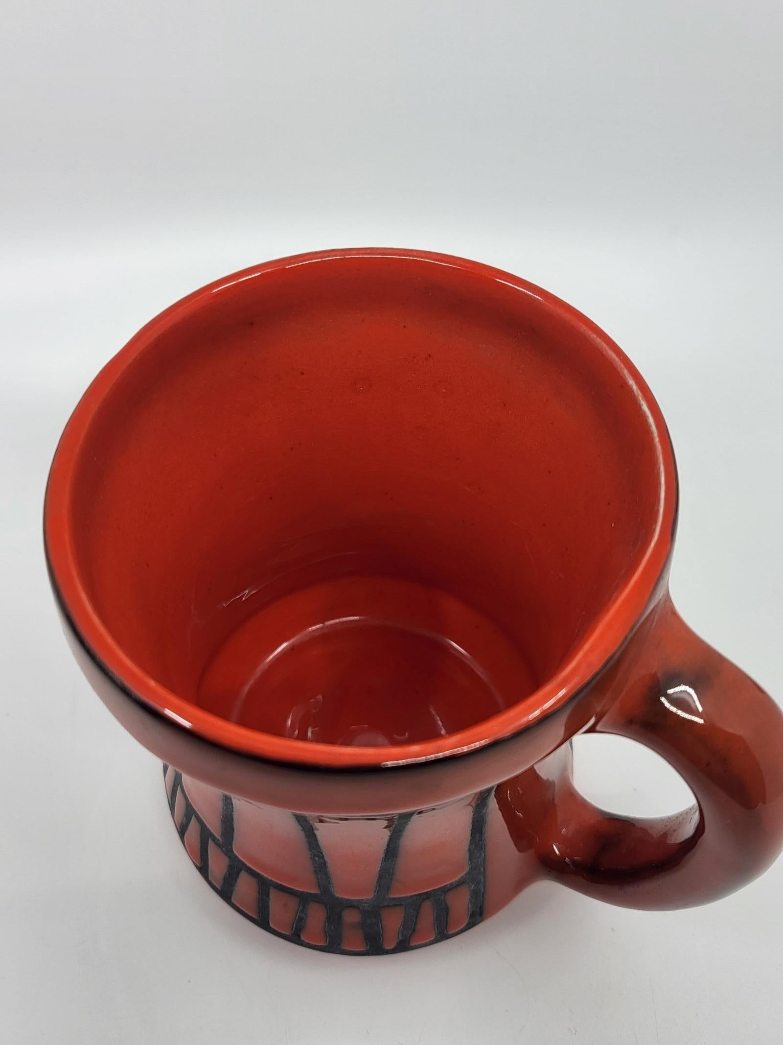 European Vase ansé Roger Capron en céramique Rouge Vallauris French Riviera France 1950 For Sale