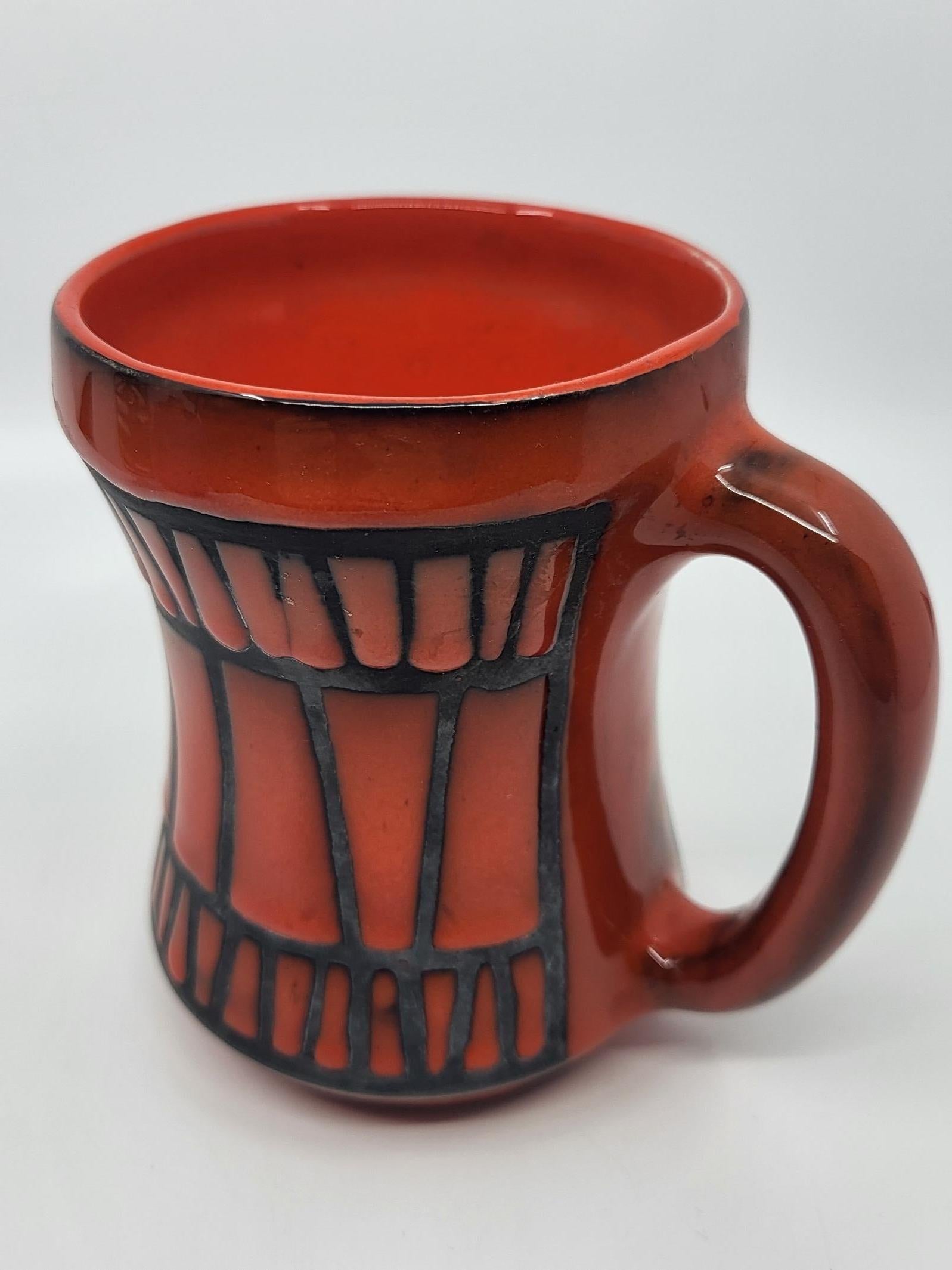 Enameled Vase ansé Roger Capron en céramique Rouge Vallauris French Riviera France 1950 For Sale