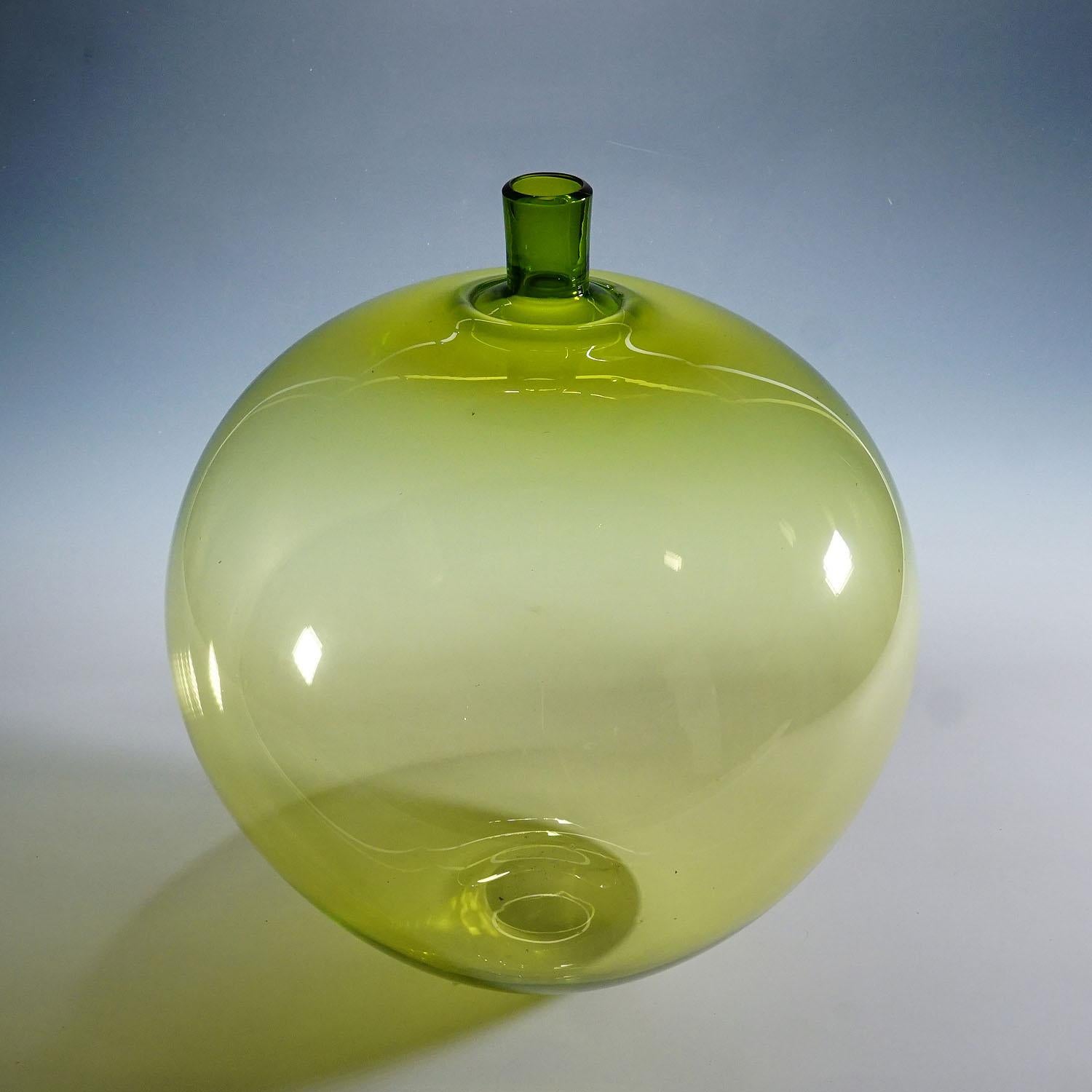 Mid-Century moderno Vaso Apple disegnato da Ingeborg Lundin per Orrefors Svezia, 1955 in vendita