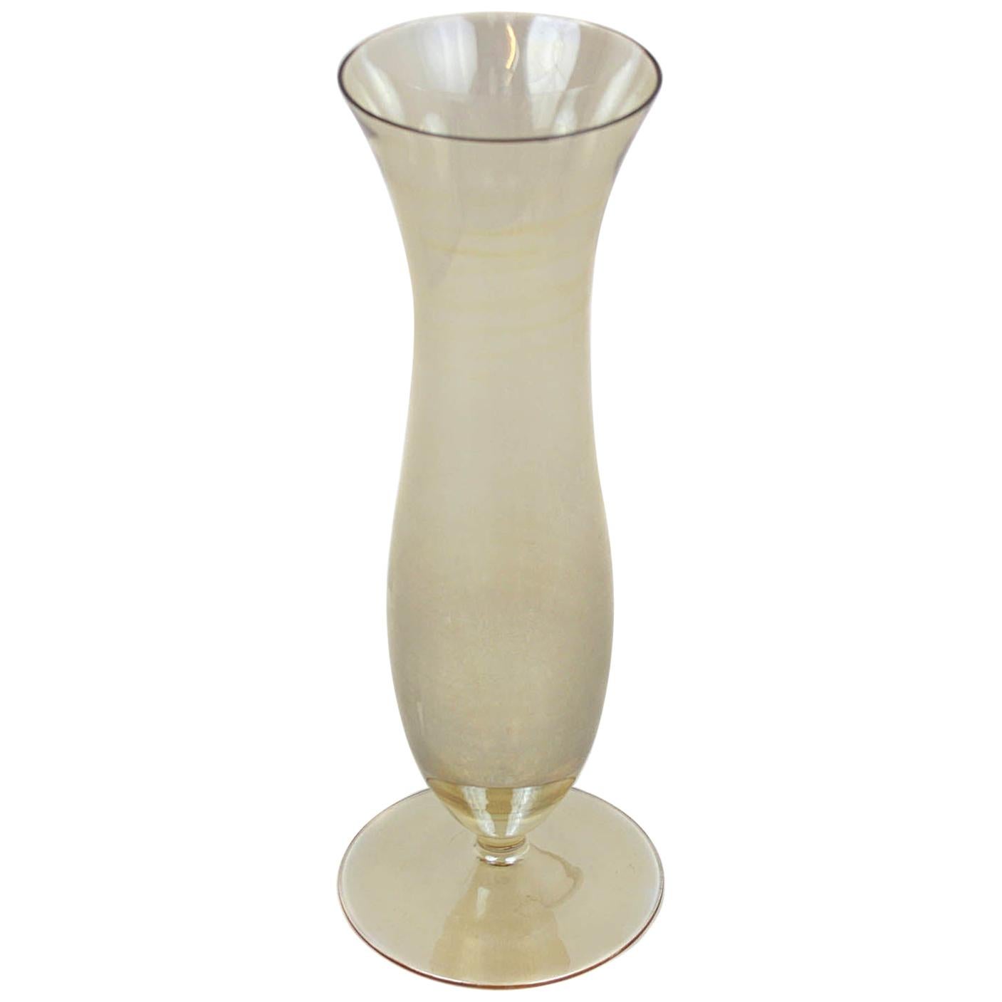 Lobmeyr zugeschriebene Vase, Wien im Angebot