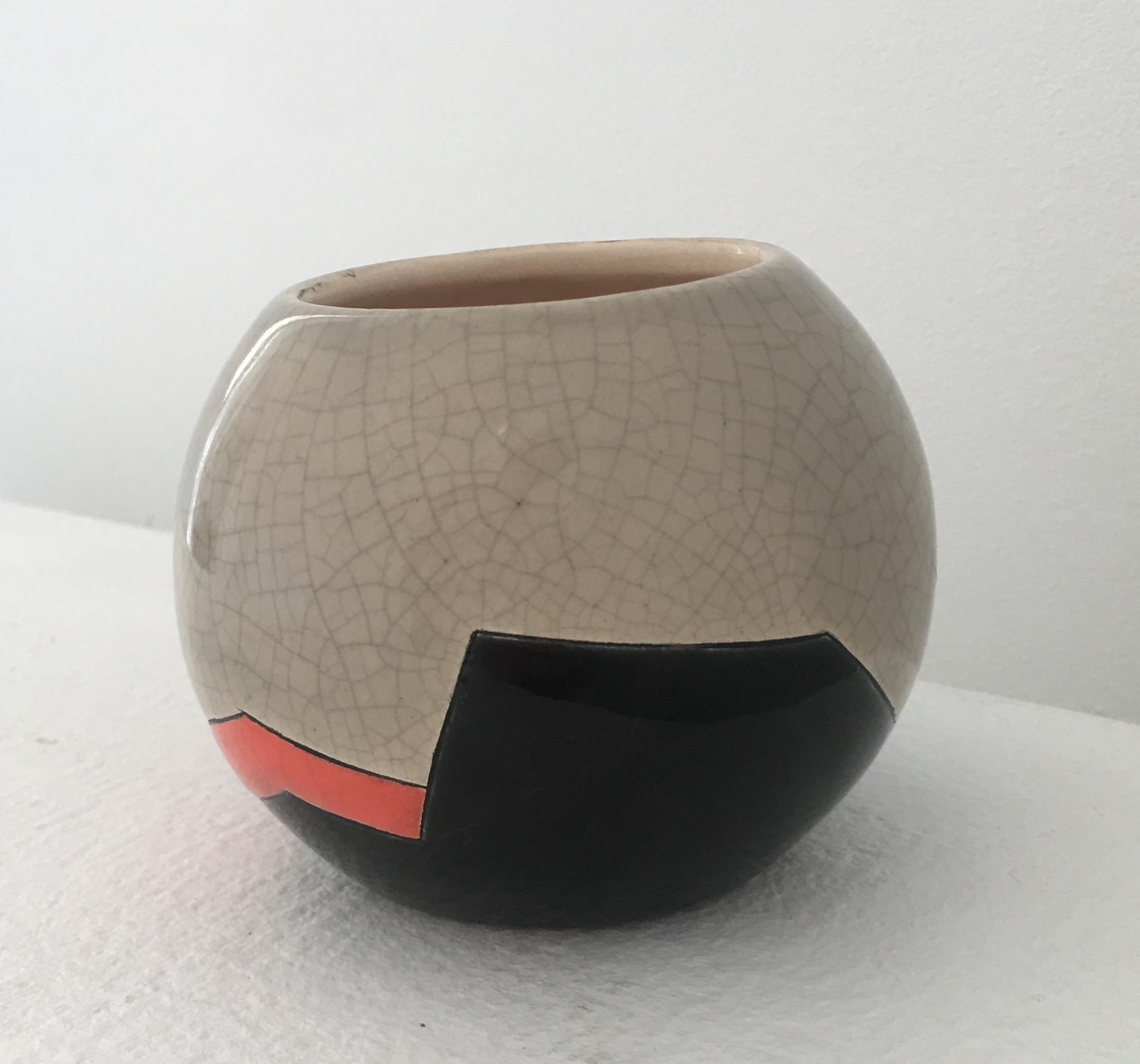 Vaso Ball Ceramista francese J. Suzor motivo geometrico, smalto craquelé In condizioni buone in vendita a Paris, France