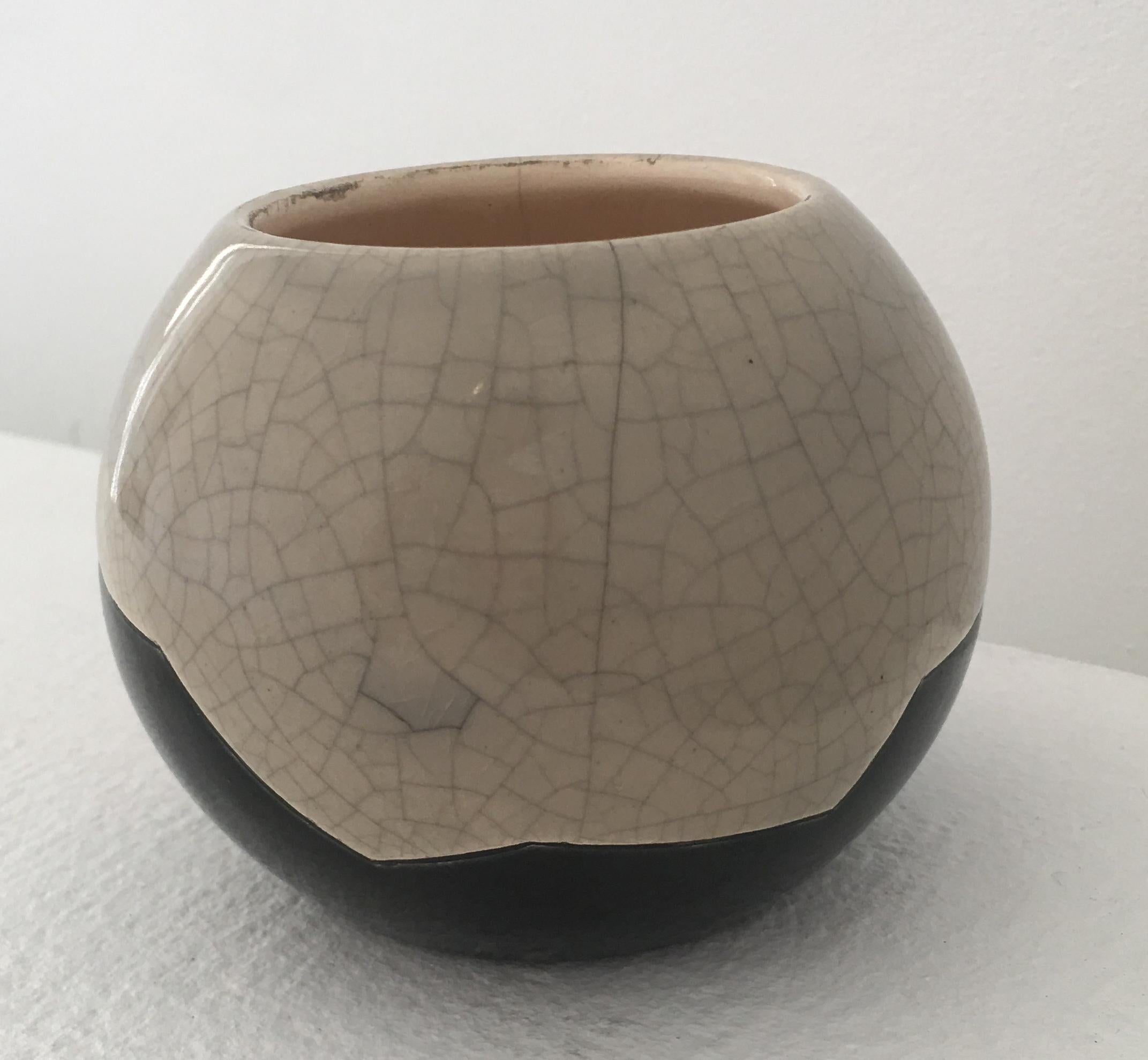 XX secolo Vaso Ball Ceramista francese J. Suzor motivo geometrico, smalto craquelé in vendita