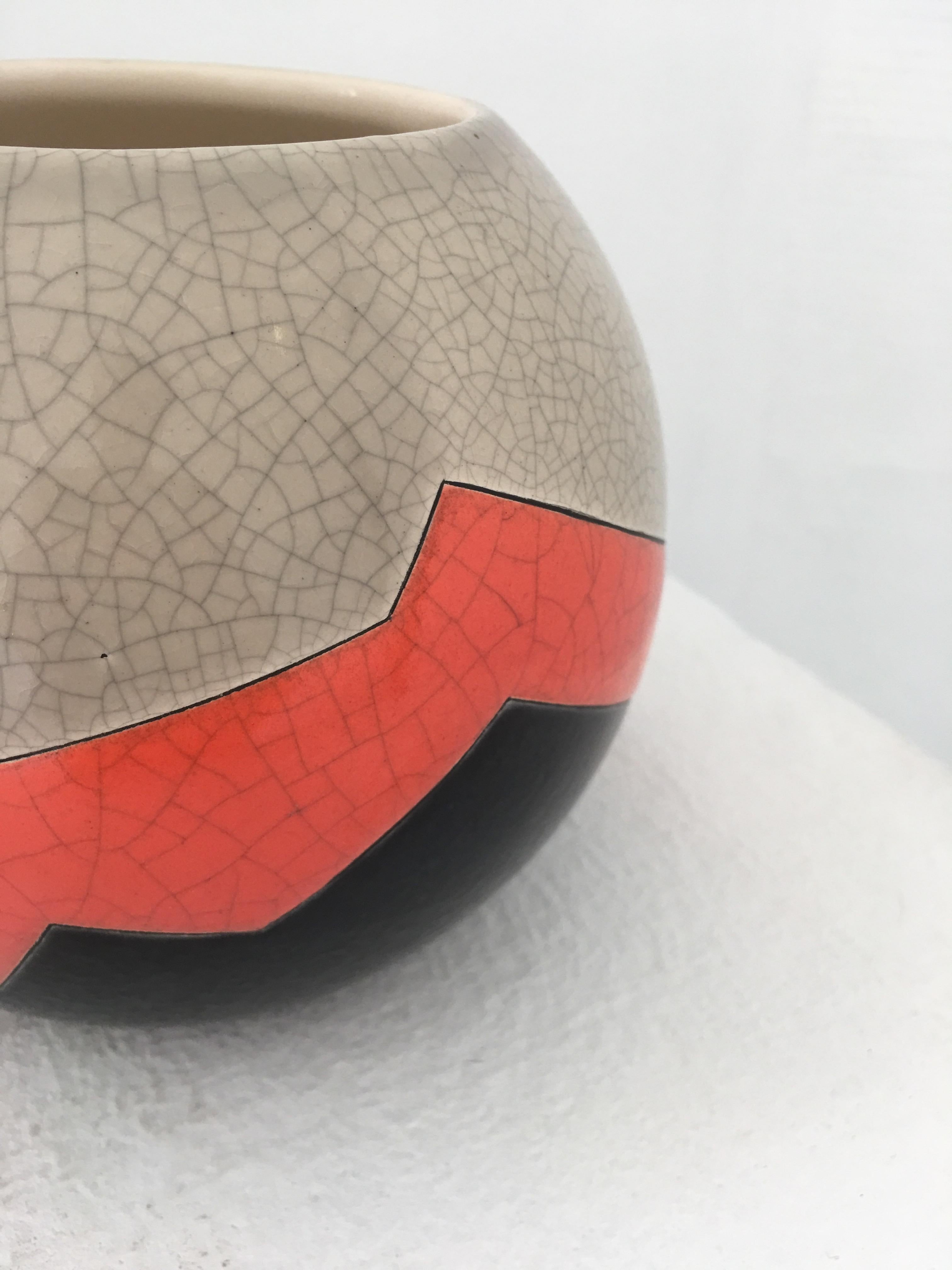 Vase Ball du céramiste français J. Suzor à motif géométrique, glaçure craqueling, Longwy en vente 1