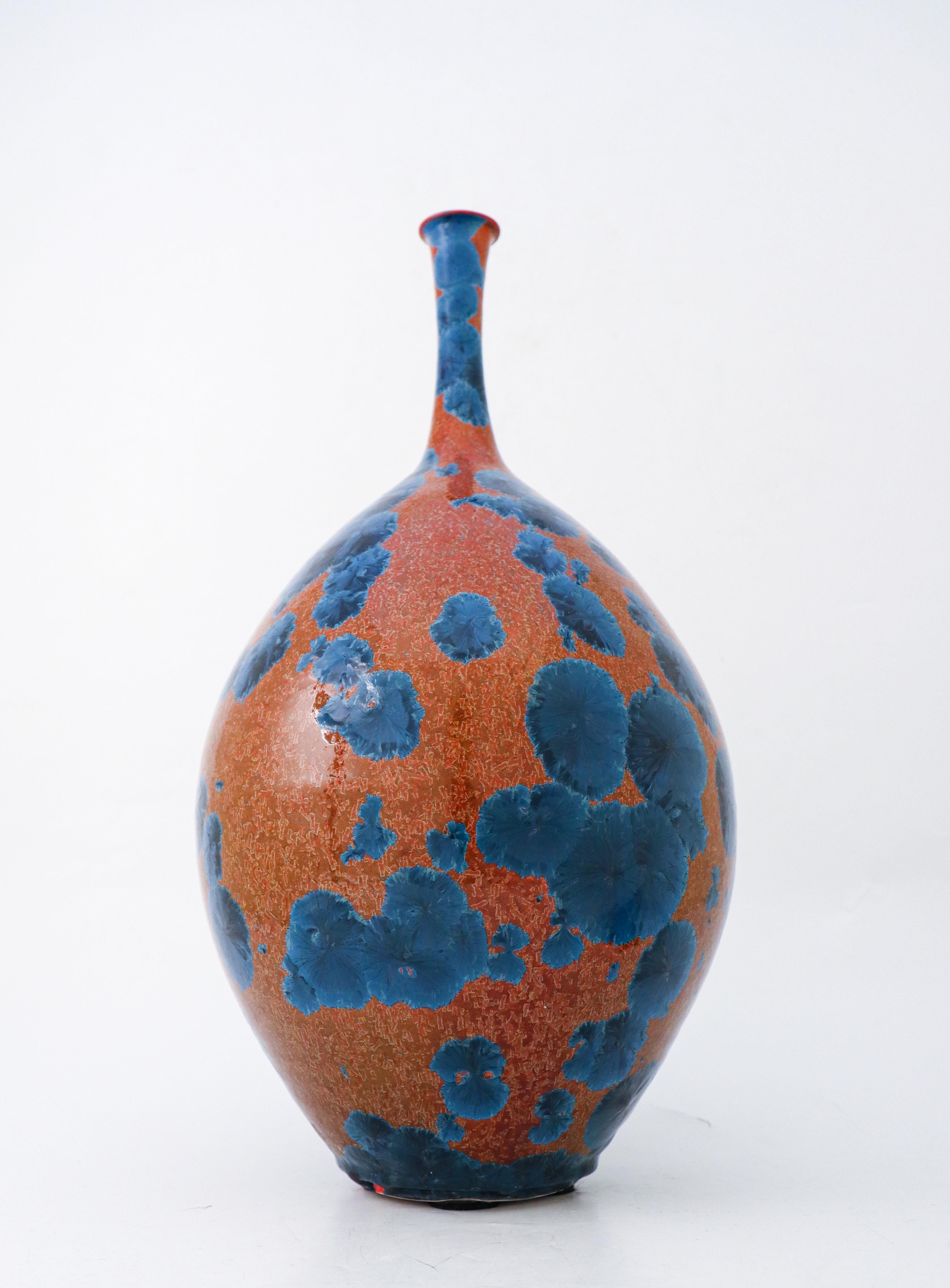 Vase mit roter und blauer Kristallglasur Isak Isaksson Zeitgenössische schwedische Keramik (Skandinavische Moderne) im Angebot