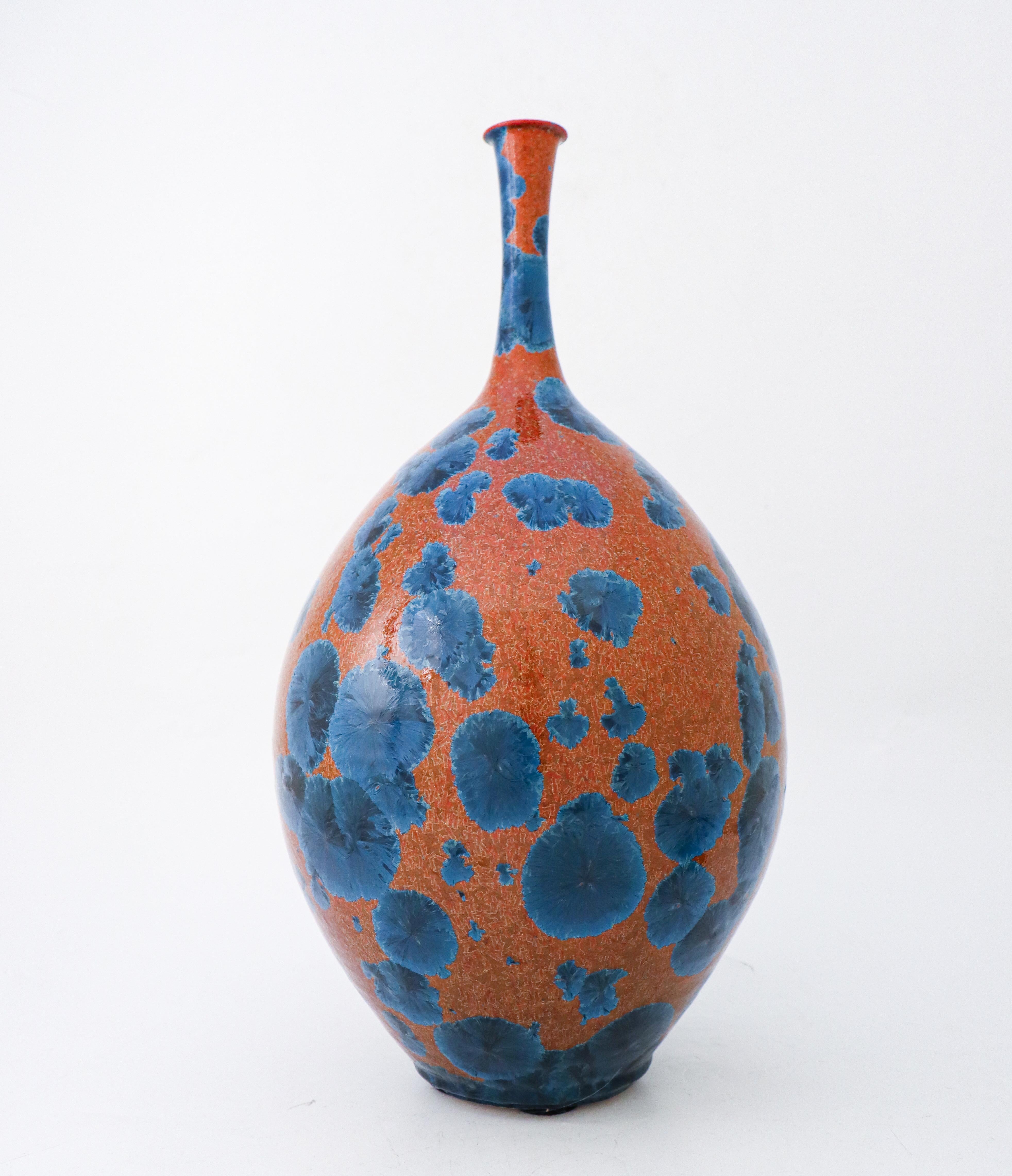 Vase mit roter und blauer Kristallglasur Isak Isaksson Zeitgenössische schwedische Keramik (Glasiert) im Angebot