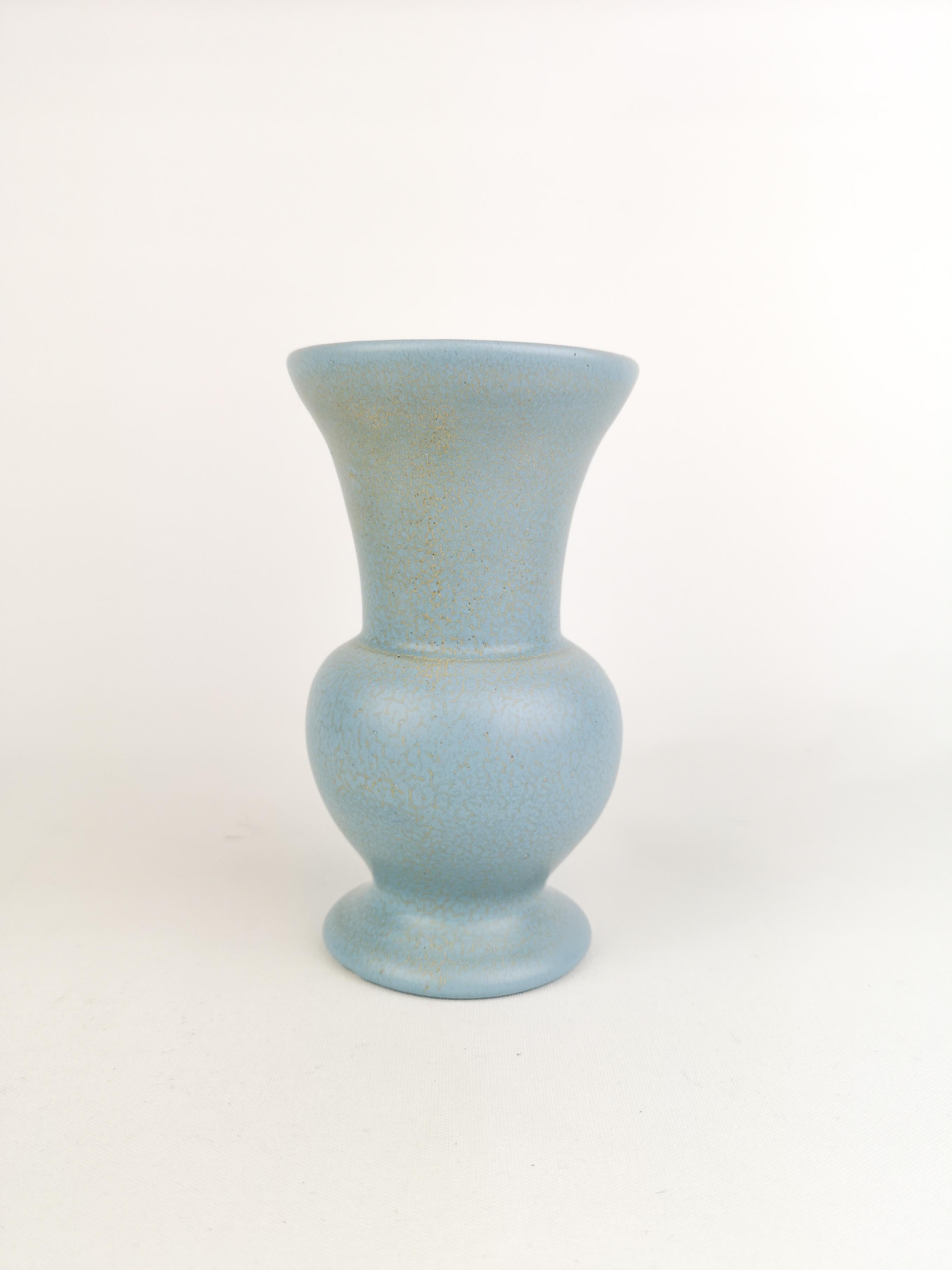 This smaller vase has a simple yet nice form and a beautiful glaze called Turkos 