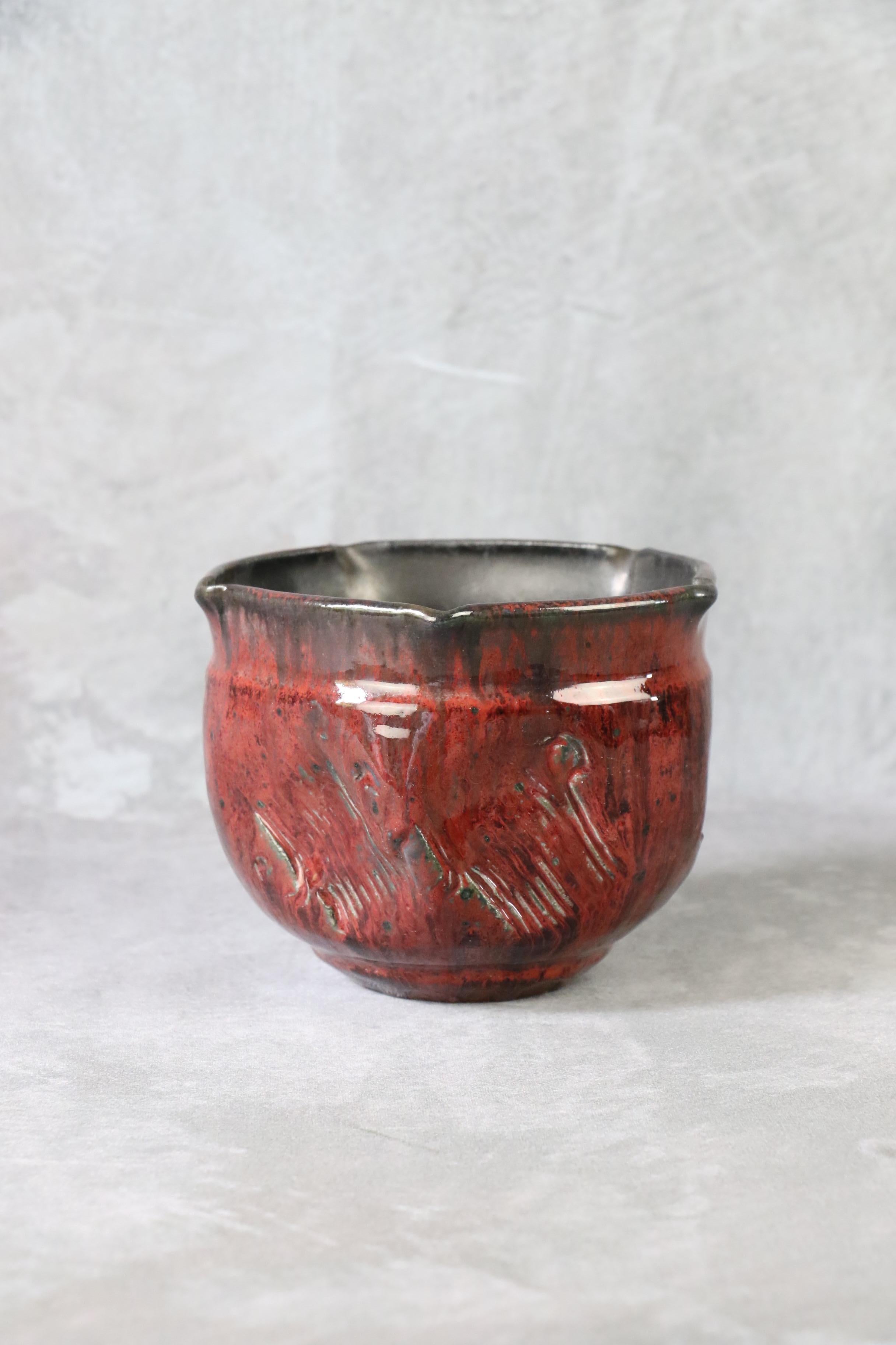 Vase by Alain Gaudebert, Puisaye - Era Joulia Debril Deblander - La Borne

A superb blood-red vase, scarified on the outside, with a serrated neck and a smooth matt black glaze on the inside. 
The piece is in very good condition and signed under the