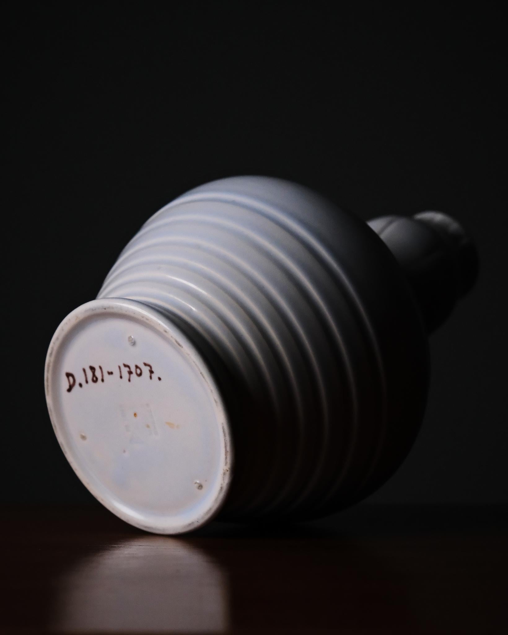 Vase by Allan Ebeling for Bo Fajans, Sweden, 1930s In Good Condition For Sale In Eskilstuna, SE