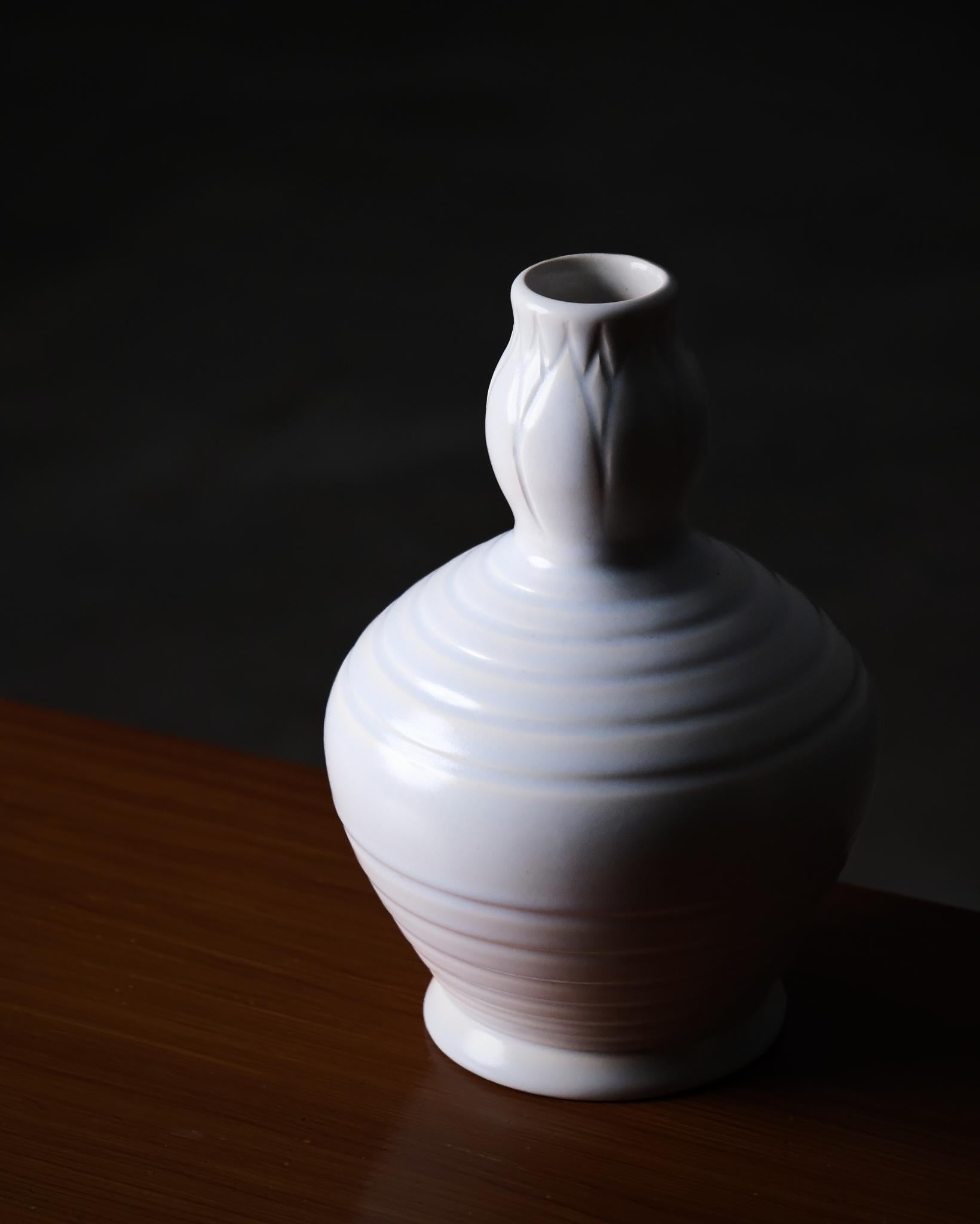 20th Century Vase by Allan Ebeling for Bo Fajans, Sweden, 1930s For Sale