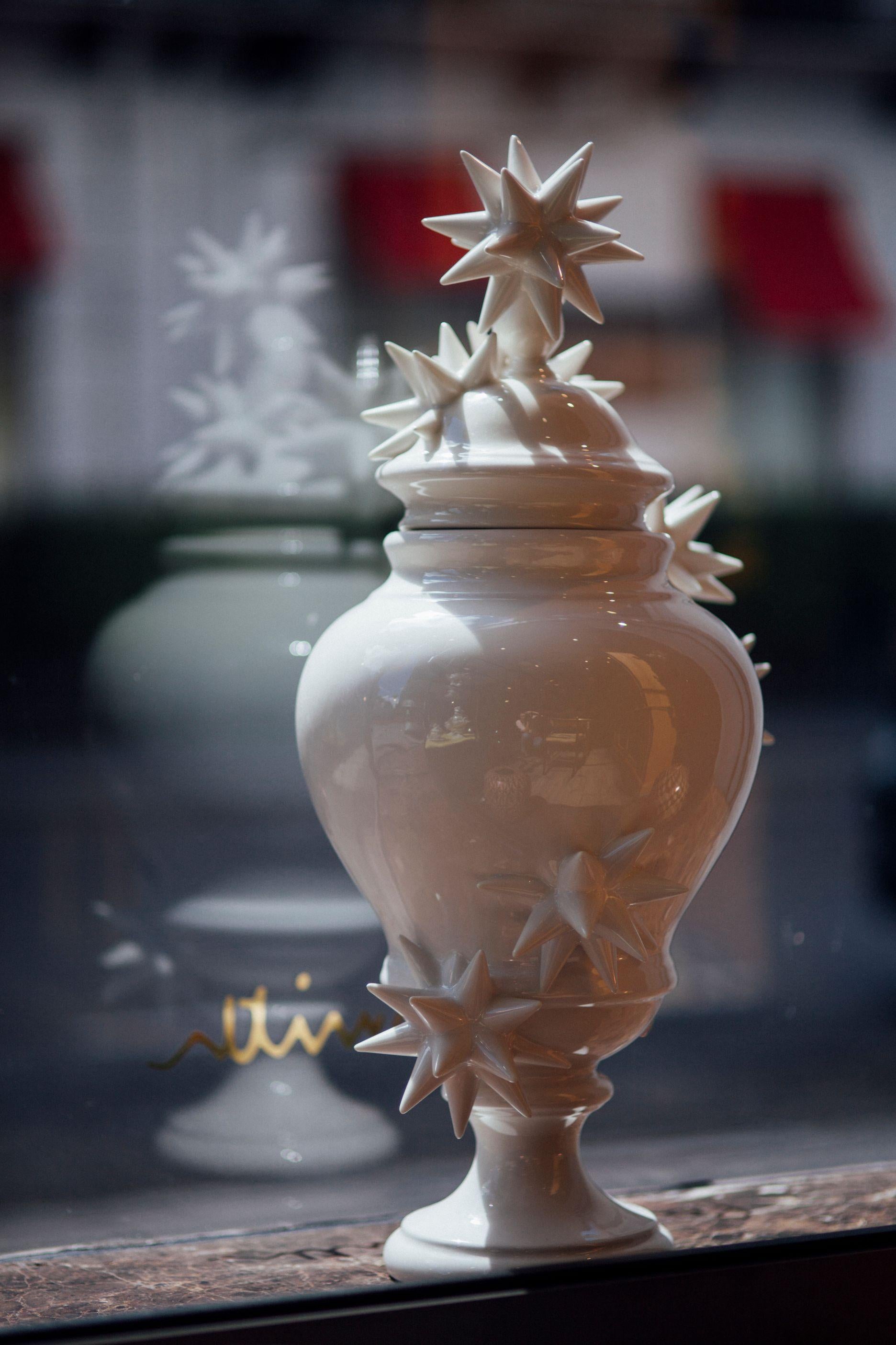 Large White Ceramic vase by Andrea Salvatori 21st Century Contemporary For Sale 1