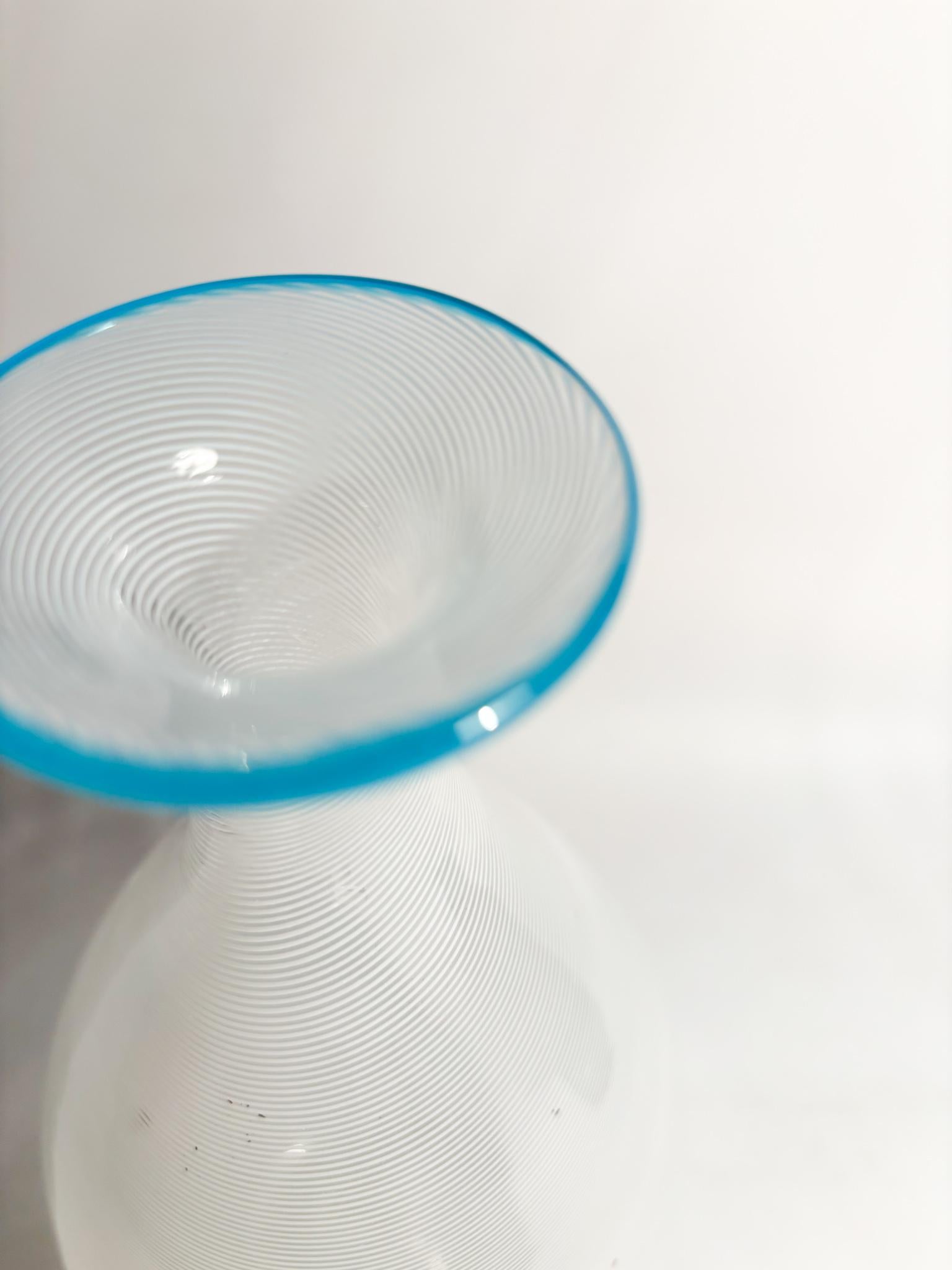 Vase von Barovier & Toso aus Murano-Glas mit filigraner Verarbeitung der 1950er Jahre im Angebot 3