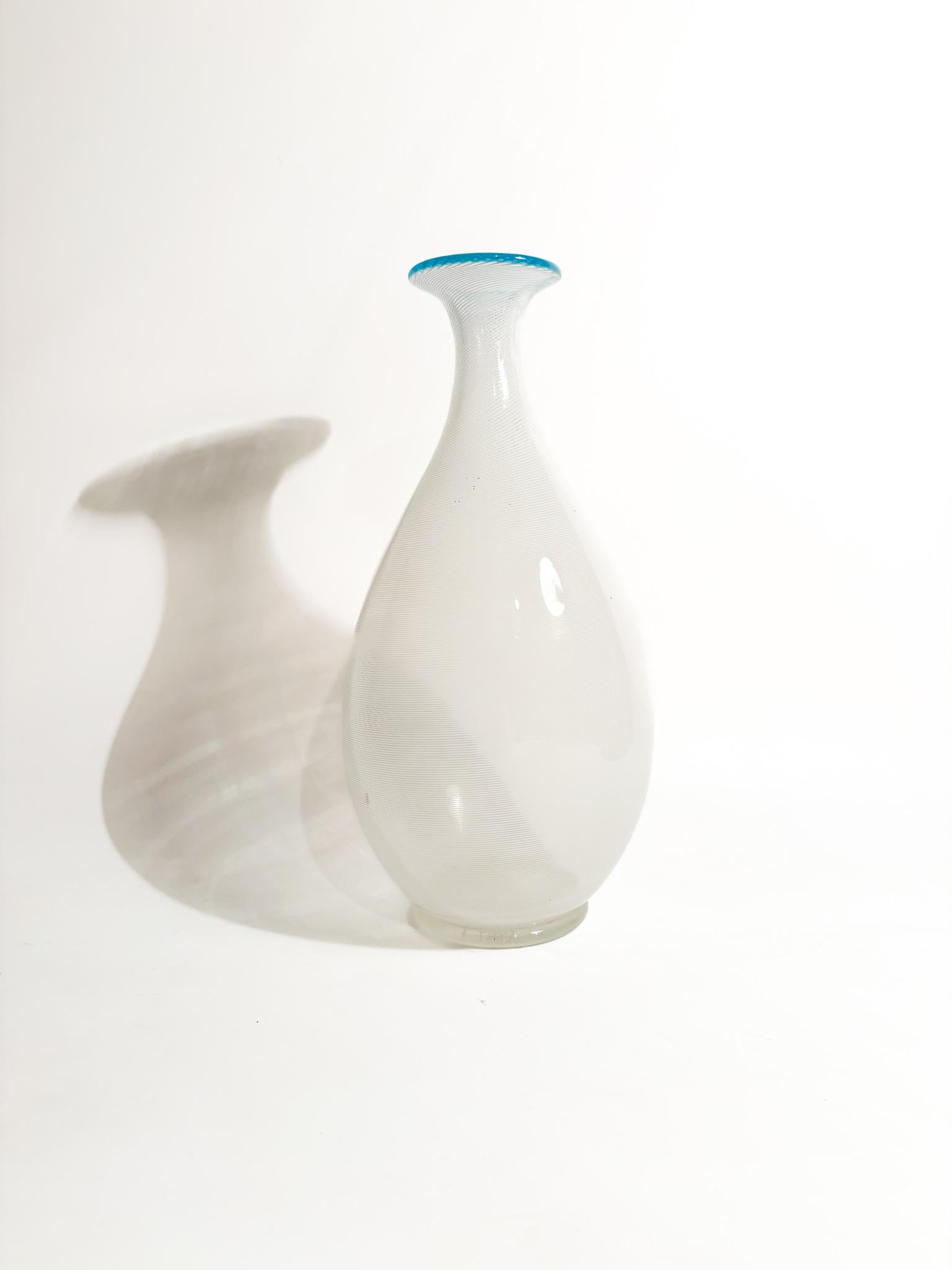 Vase von Barovier & Toso aus Murano-Glas mit filigraner Verarbeitung der 1950er Jahre (Moderne der Mitte des Jahrhunderts) im Angebot