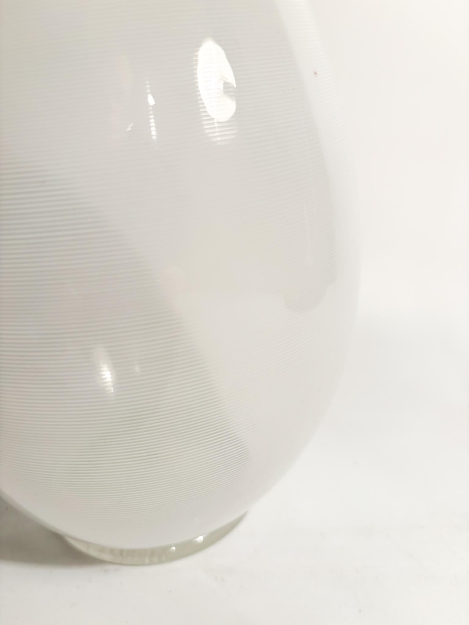 Vase von Barovier & Toso aus Murano-Glas mit filigraner Verarbeitung der 1950er Jahre (Muranoglas) im Angebot