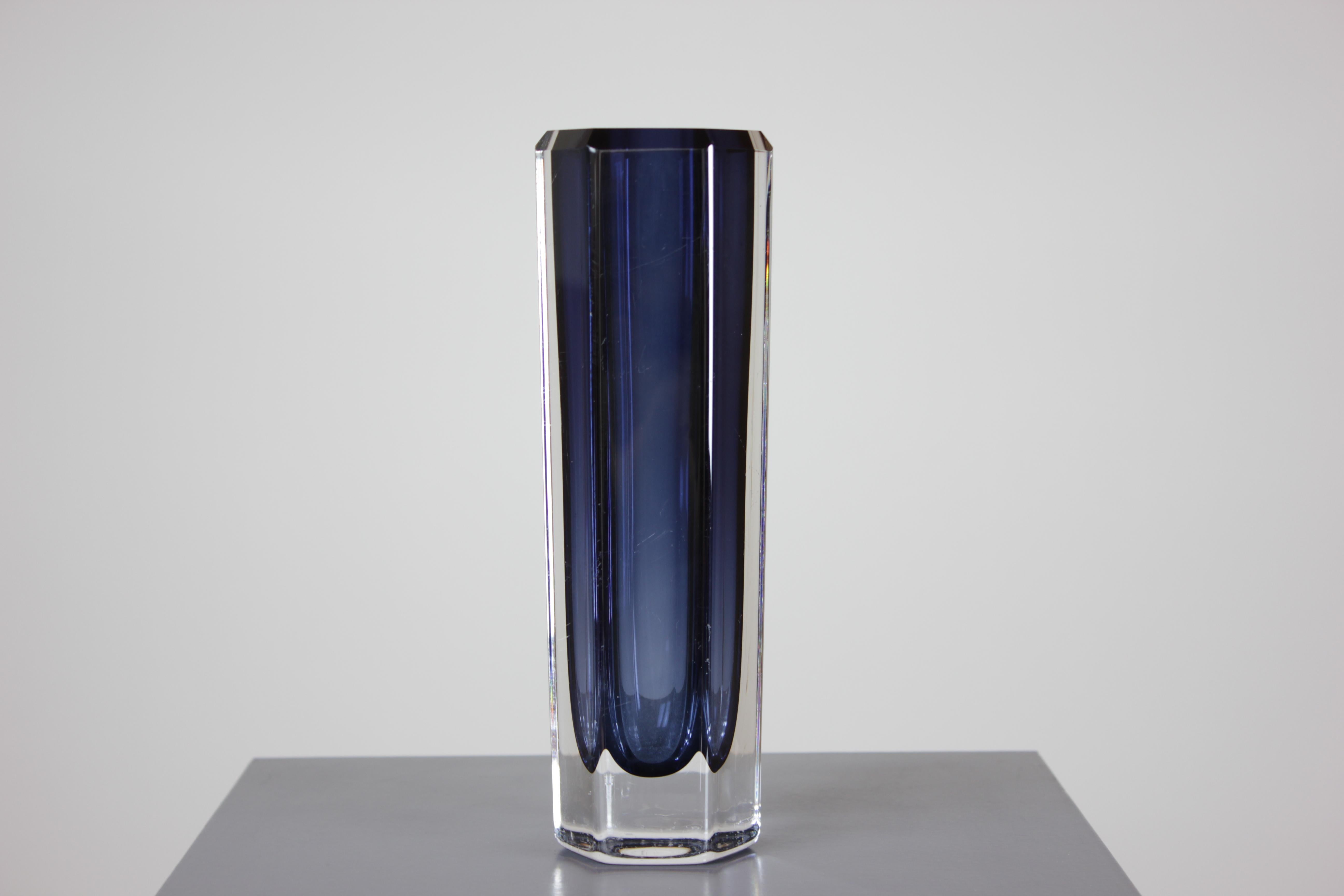 Swedish Mid Century Modern Glass Art Vase by Bengt Edenfalk for Skruf Glasbruk, 1950s For Sale