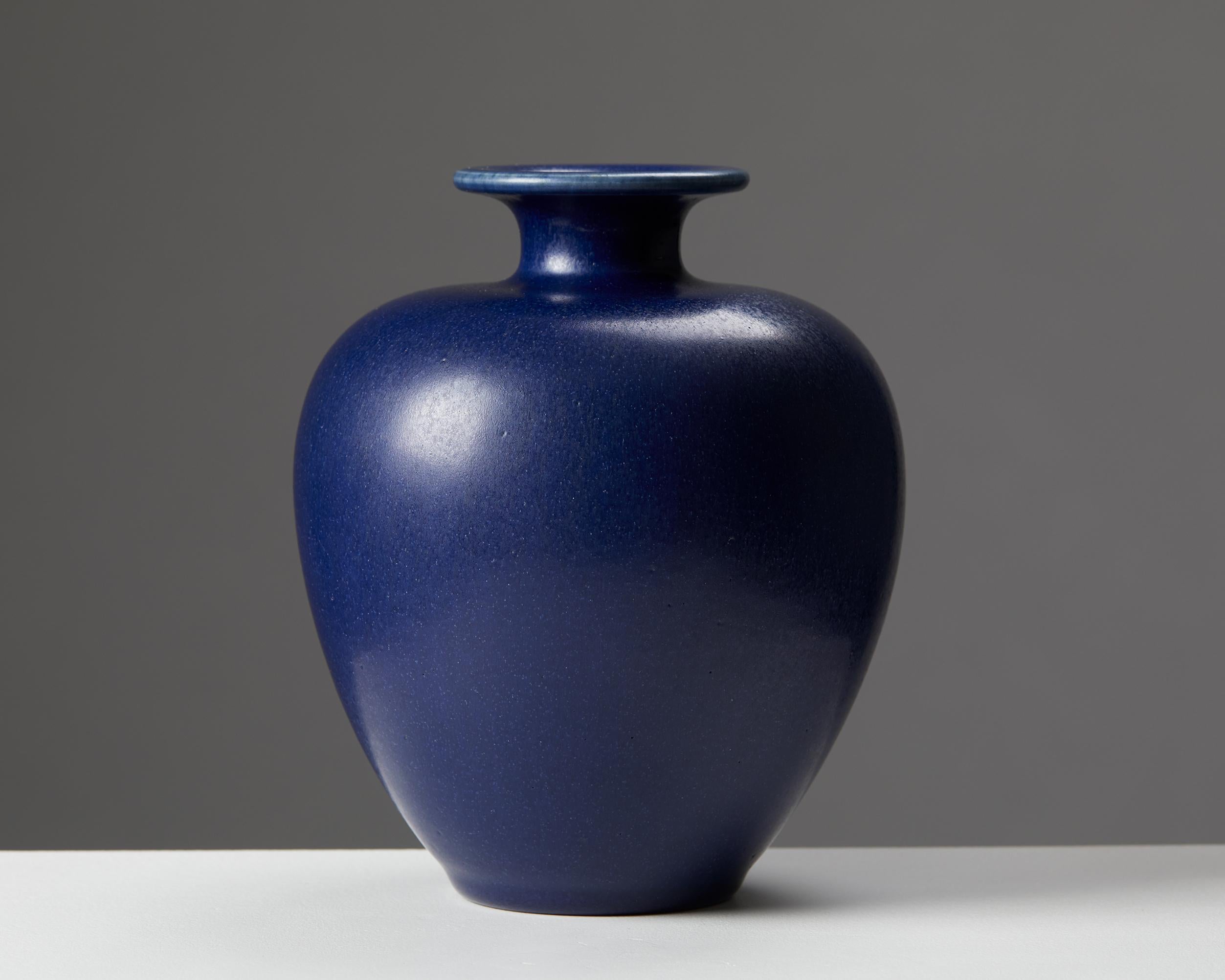 Vase by Erich & Ingrid Triller,
Sweden, 1950s.

Signed.

Stoneware.

Dimensions:
H: 17.5 cm / 7”
Diameter: 14 cm / 5 1/2