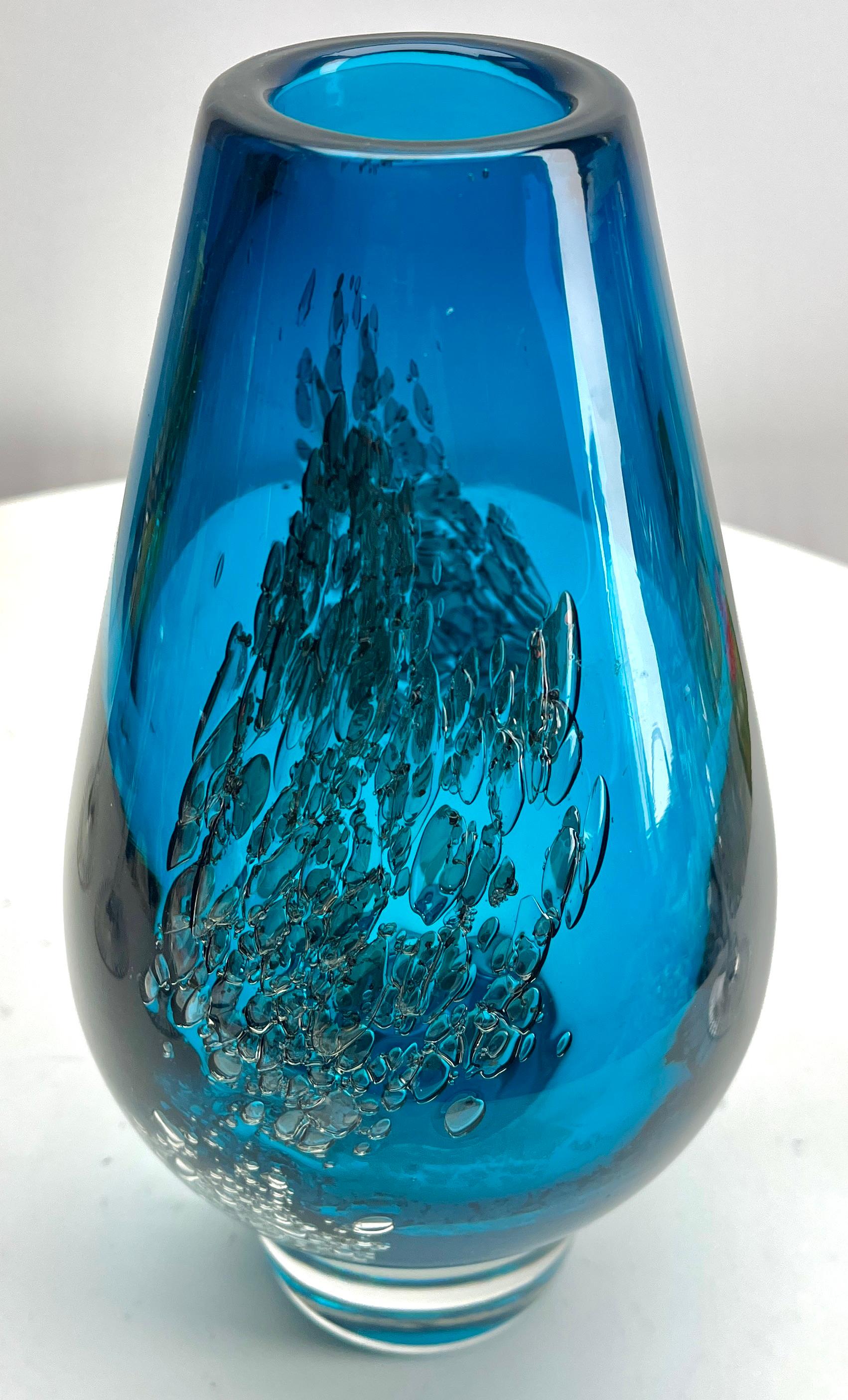 Progettato da Heinrich Löffelhardt e prodotto da Schott Zwiesel. L'attività di progettazione di Heinrich raggiunse il suo zenit negli anni '50-'60. An He si interessò in particolare all'uso del potassio e di altri additivi chimici che creano bolle