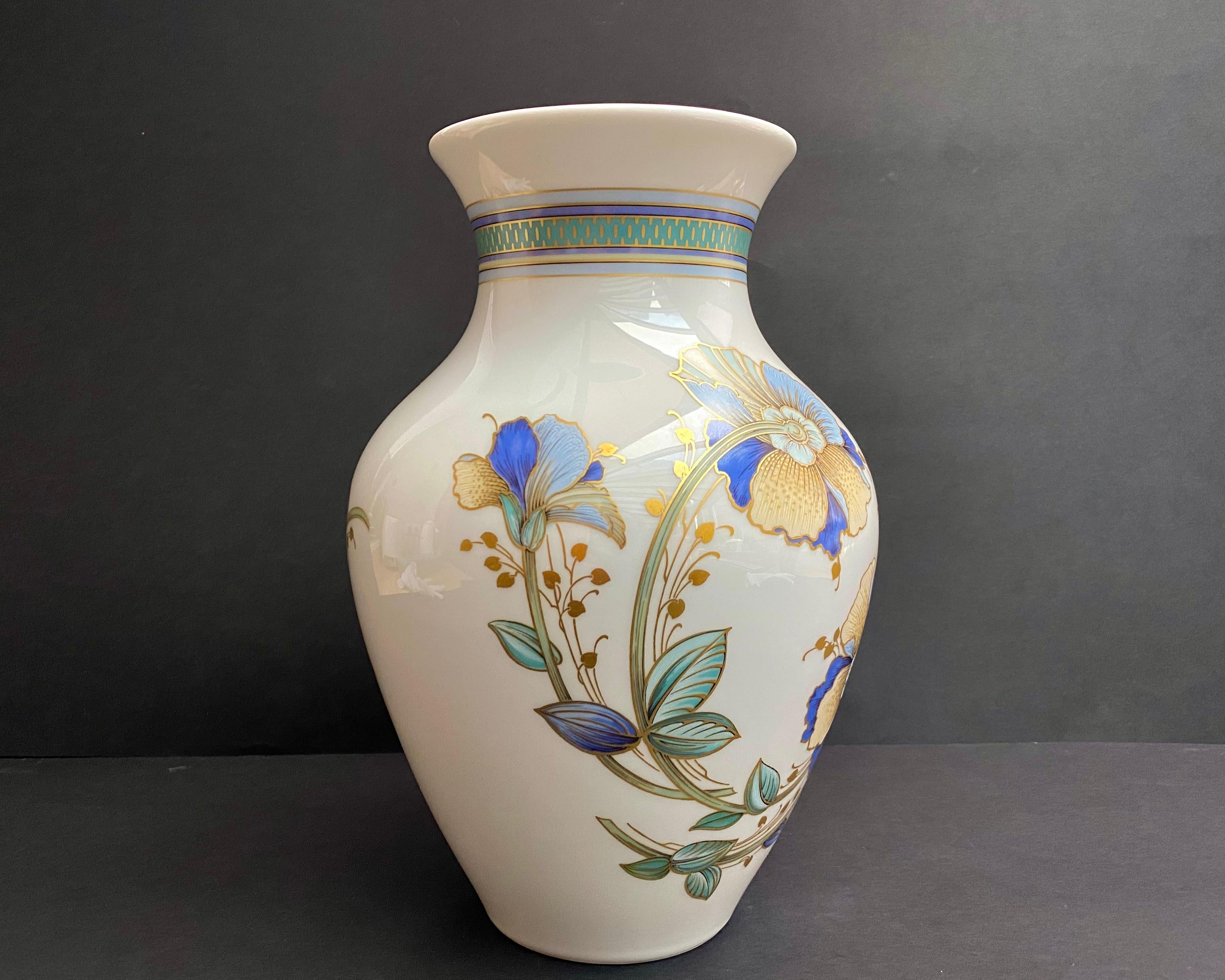 Vase by Kaiser-Porcelain Desiree Series Germany, 1970s In Excellent Condition For Sale In Bastogne, BE