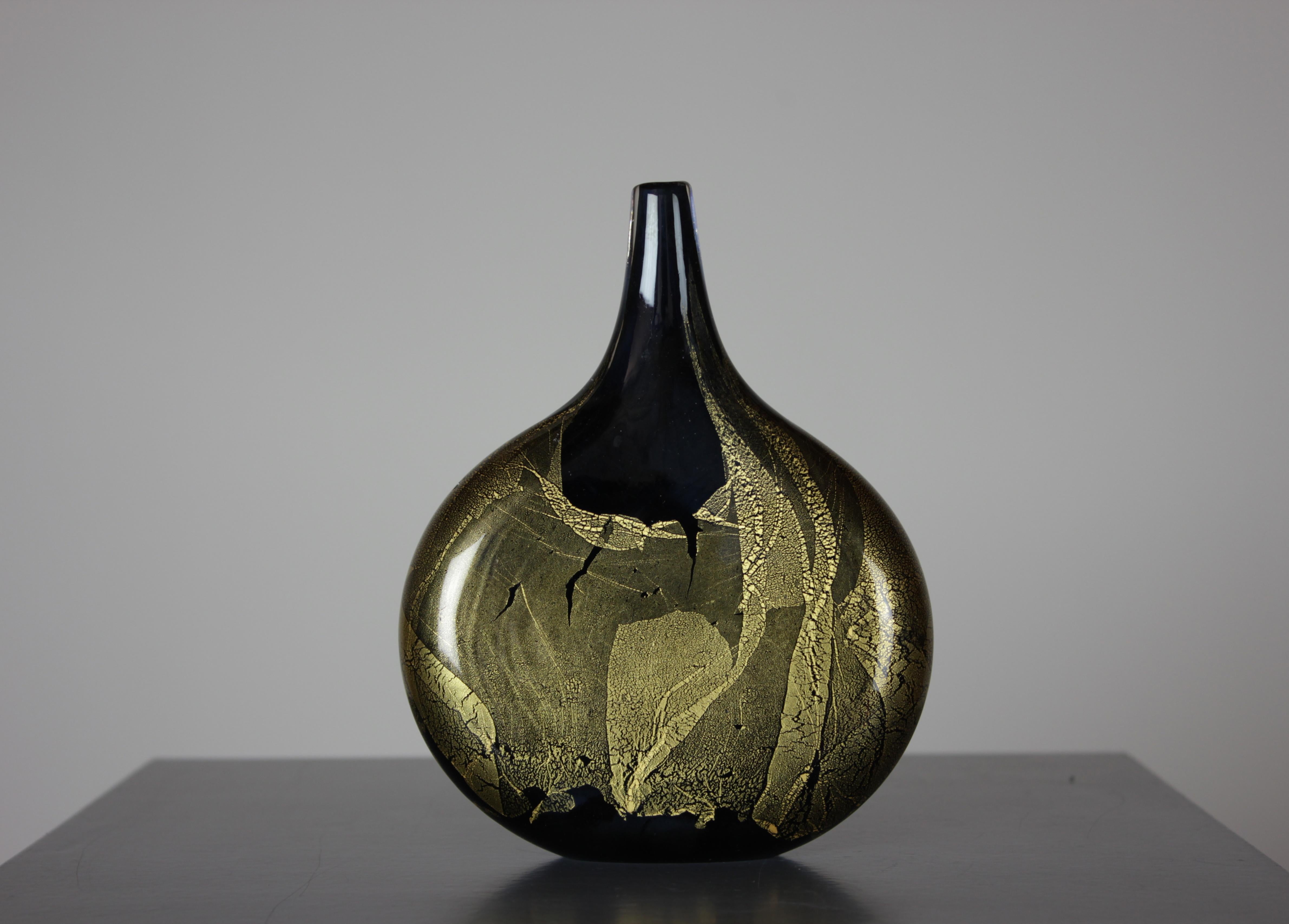 Modern 20th Century Glass Art Vase by Michael Harris for Isle of Wight Glass, 1980s For Sale