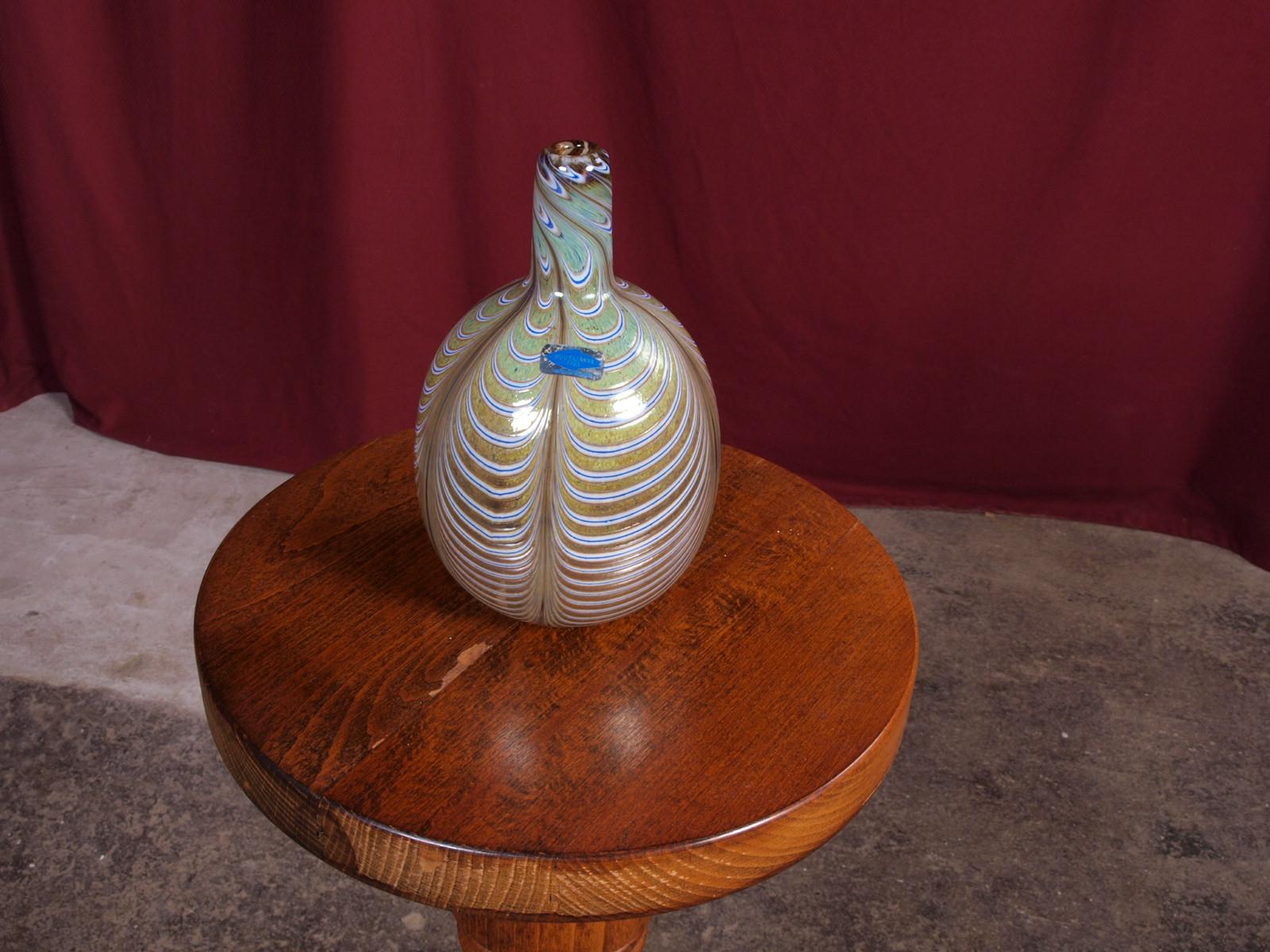 Rare Vase by Oiva Toikka (1931-2019) for Nuutajärvi Notsjö, Finland.

With the Spherical shape, narrow, almost cylindrical neck, this vase is a little jewel. It has a very delicate size and will fit in any display.


The designer is well known