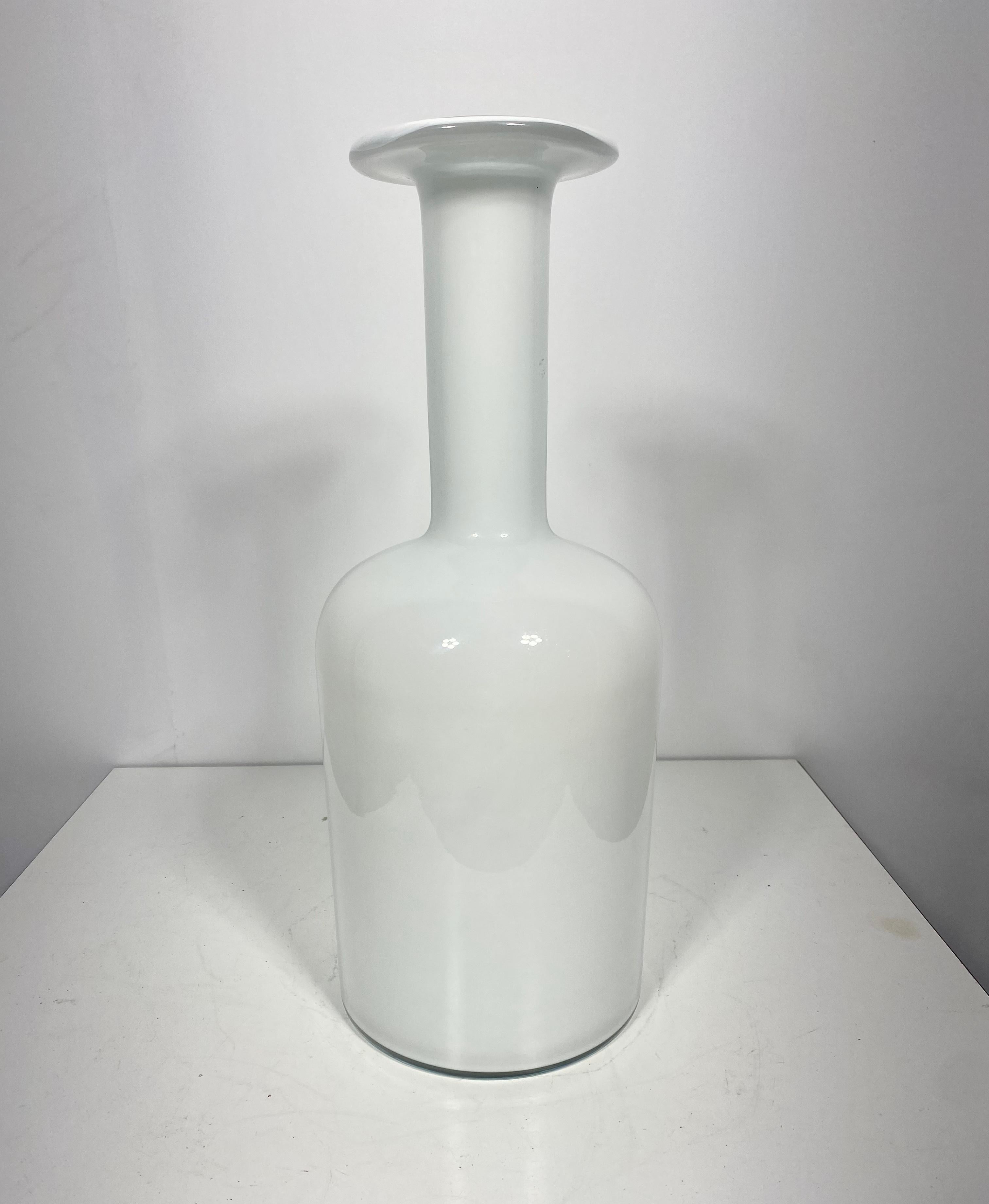 Vase by Otto Brauer, Holmegaard, Classic Modernist  In Excellent Condition For Sale In Buffalo, NY