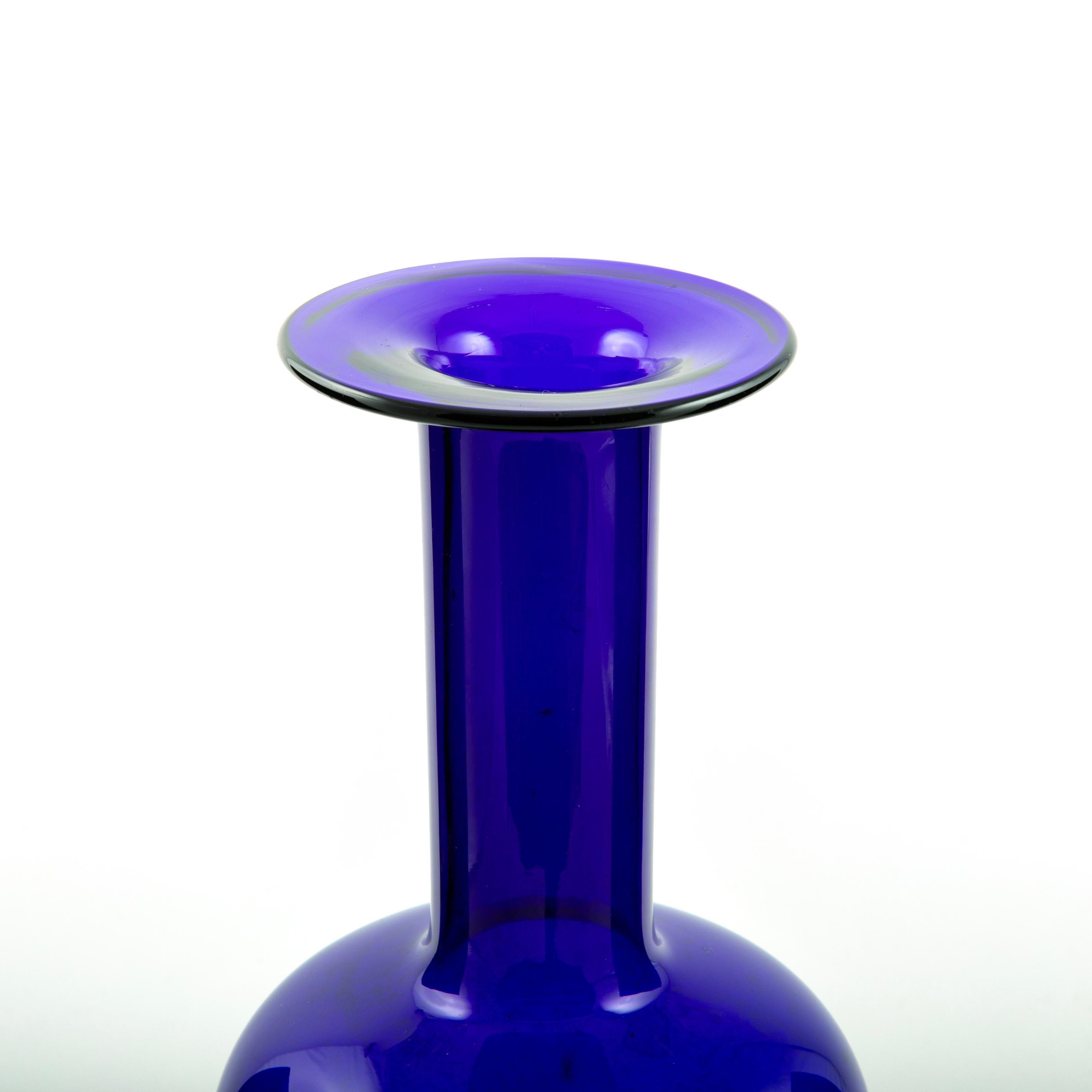 Otto Brauer blue glass vase for Holmegaard design 1959.
Very elegant in it's expression and beautiful color in deep blue glass.
