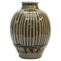 Vase des renommierten walisischen Töpfers Phil Rogers